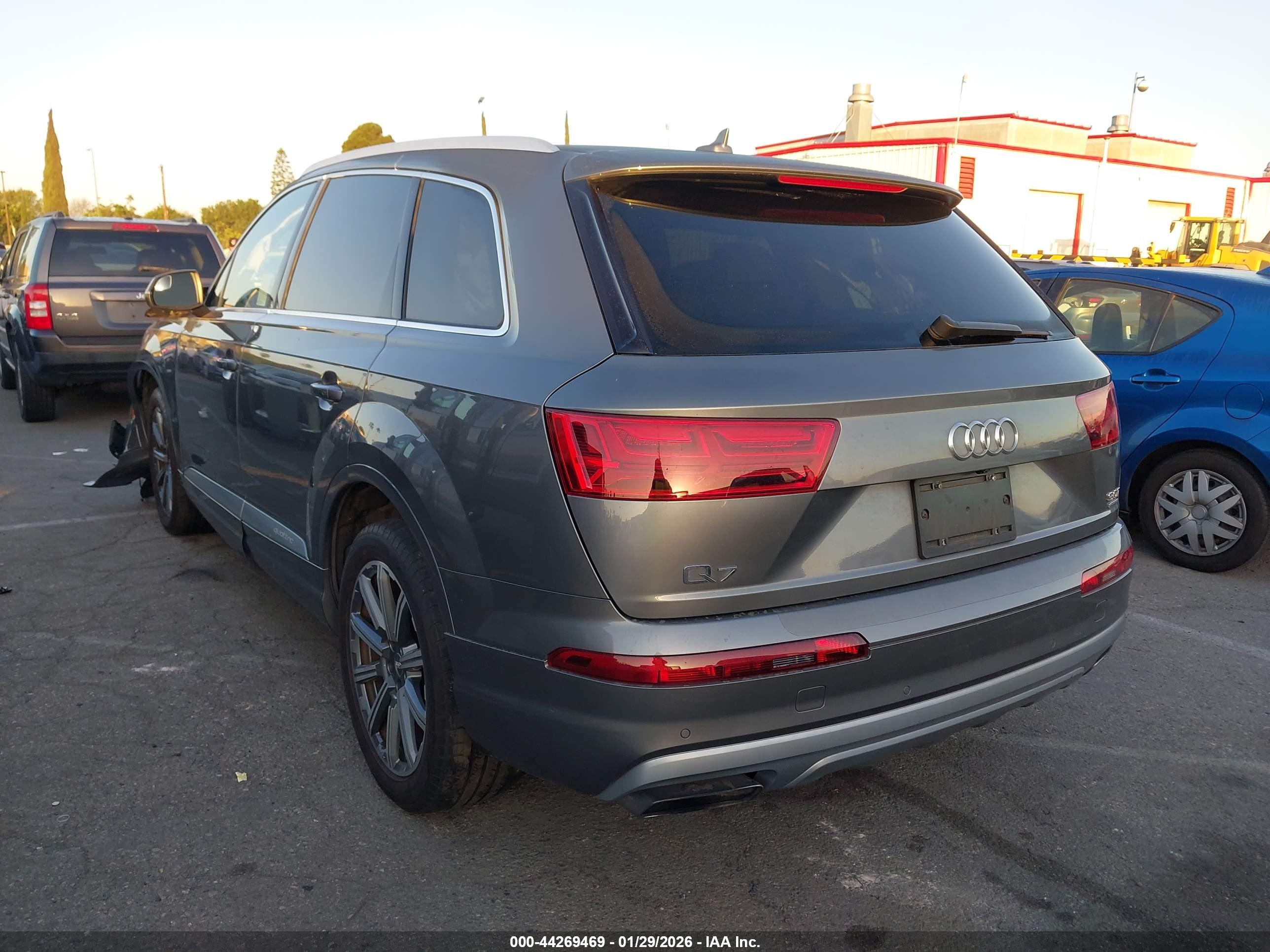 AUDI Q7 image 3