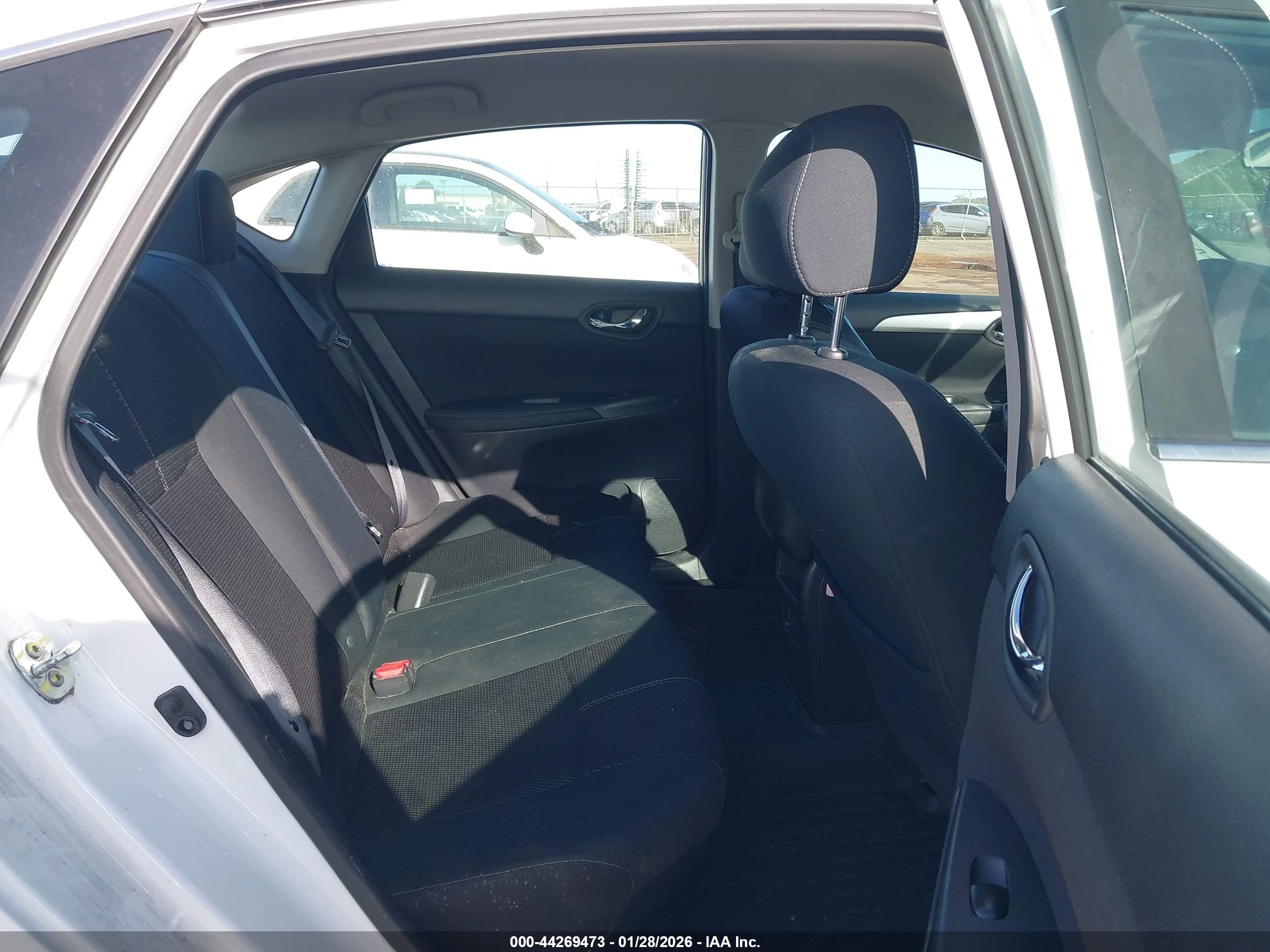 NISSAN SENTRA image 8