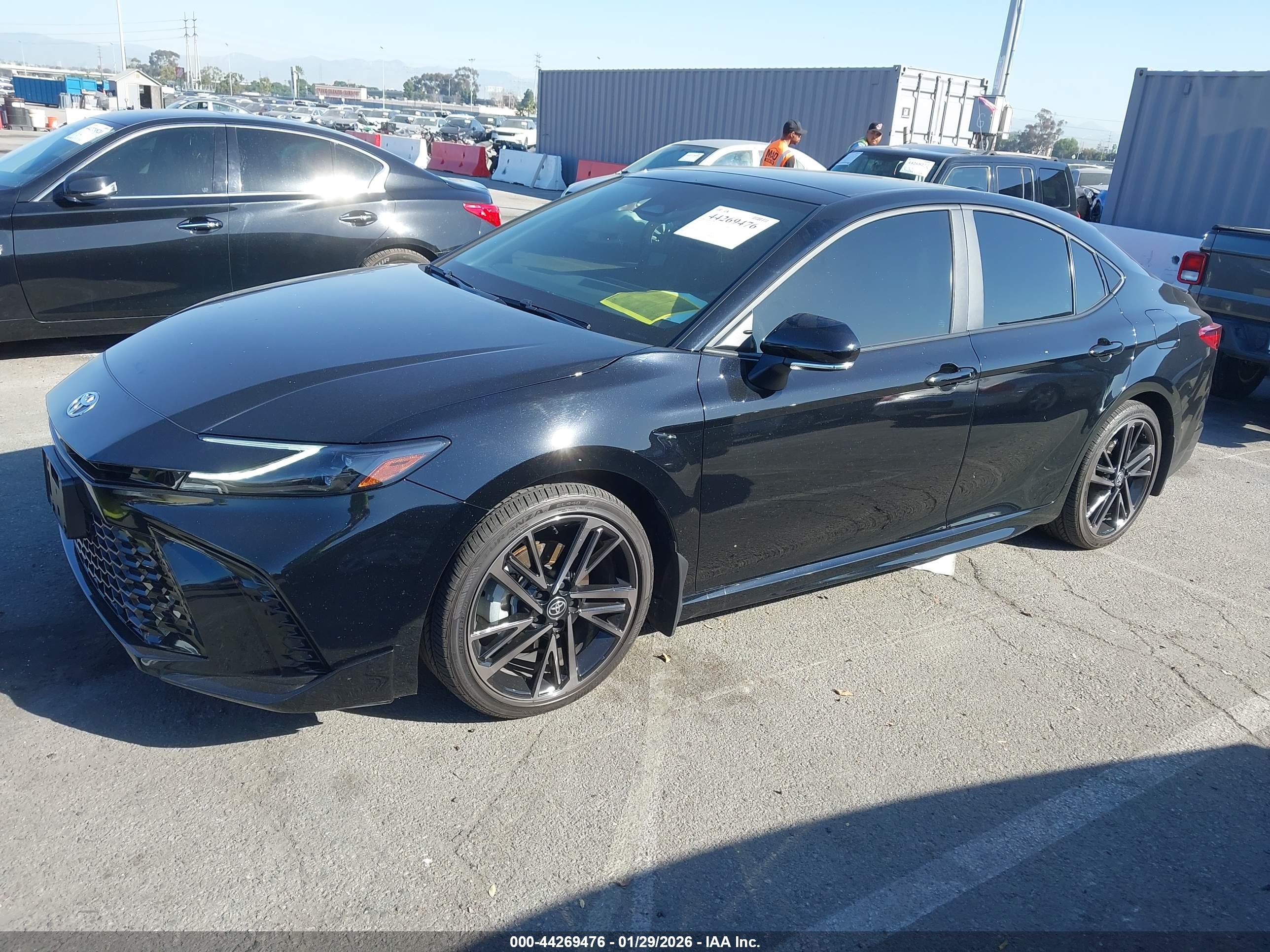 TOYOTA CAMRY image 2