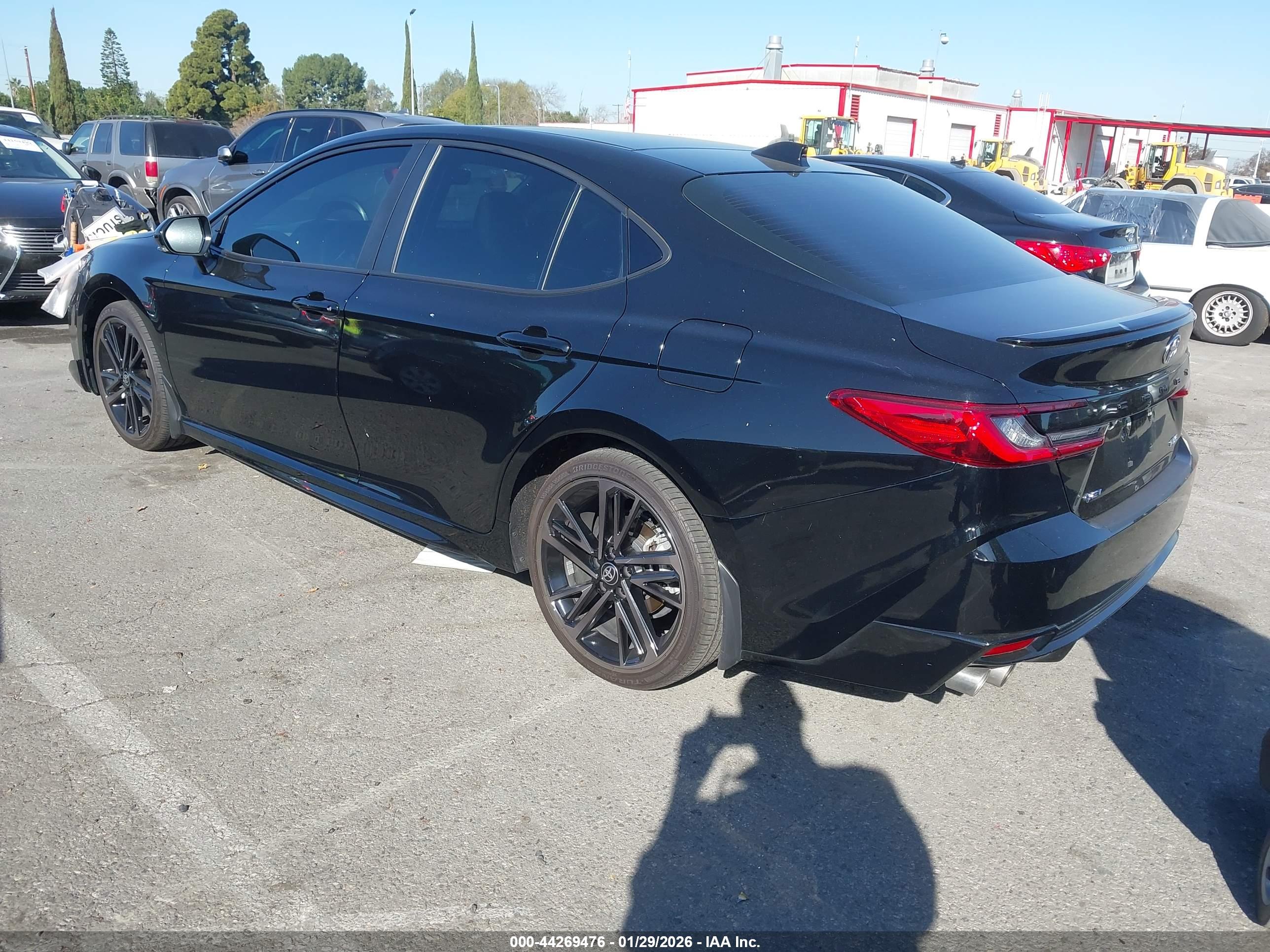 TOYOTA CAMRY image 3