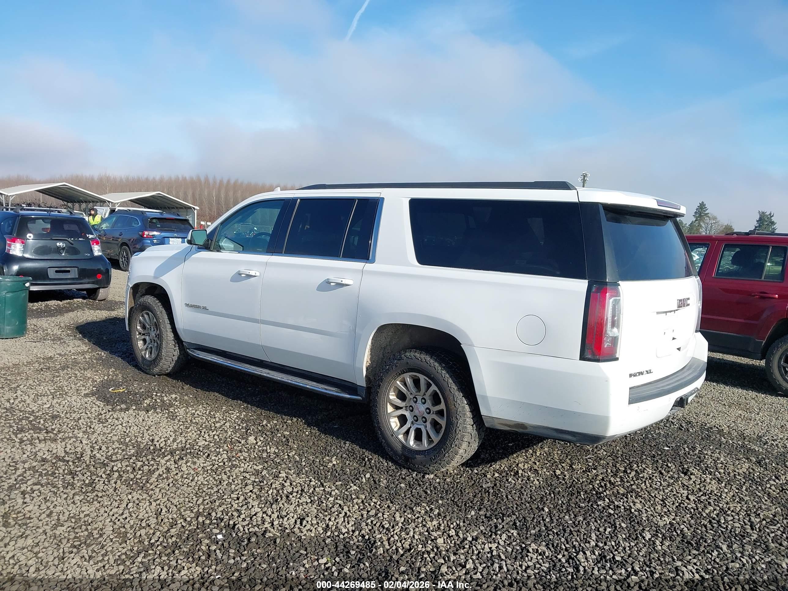 GMC YUKON image 3