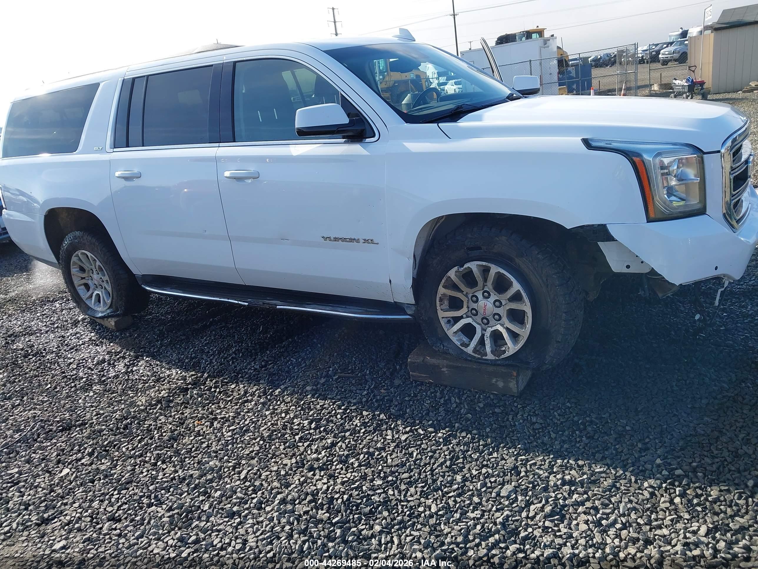 GMC YUKON image 6