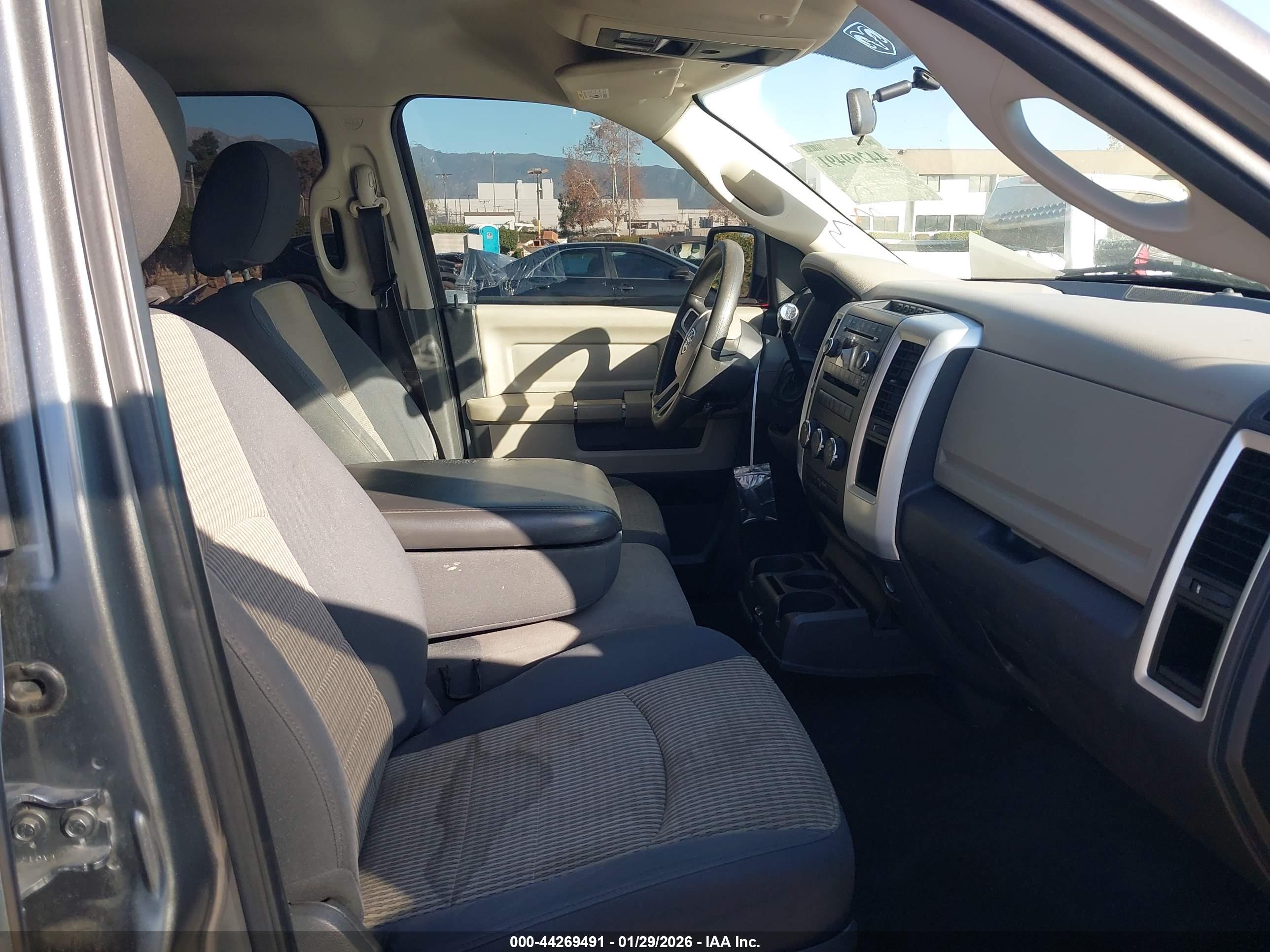 DODGE RAM image 5