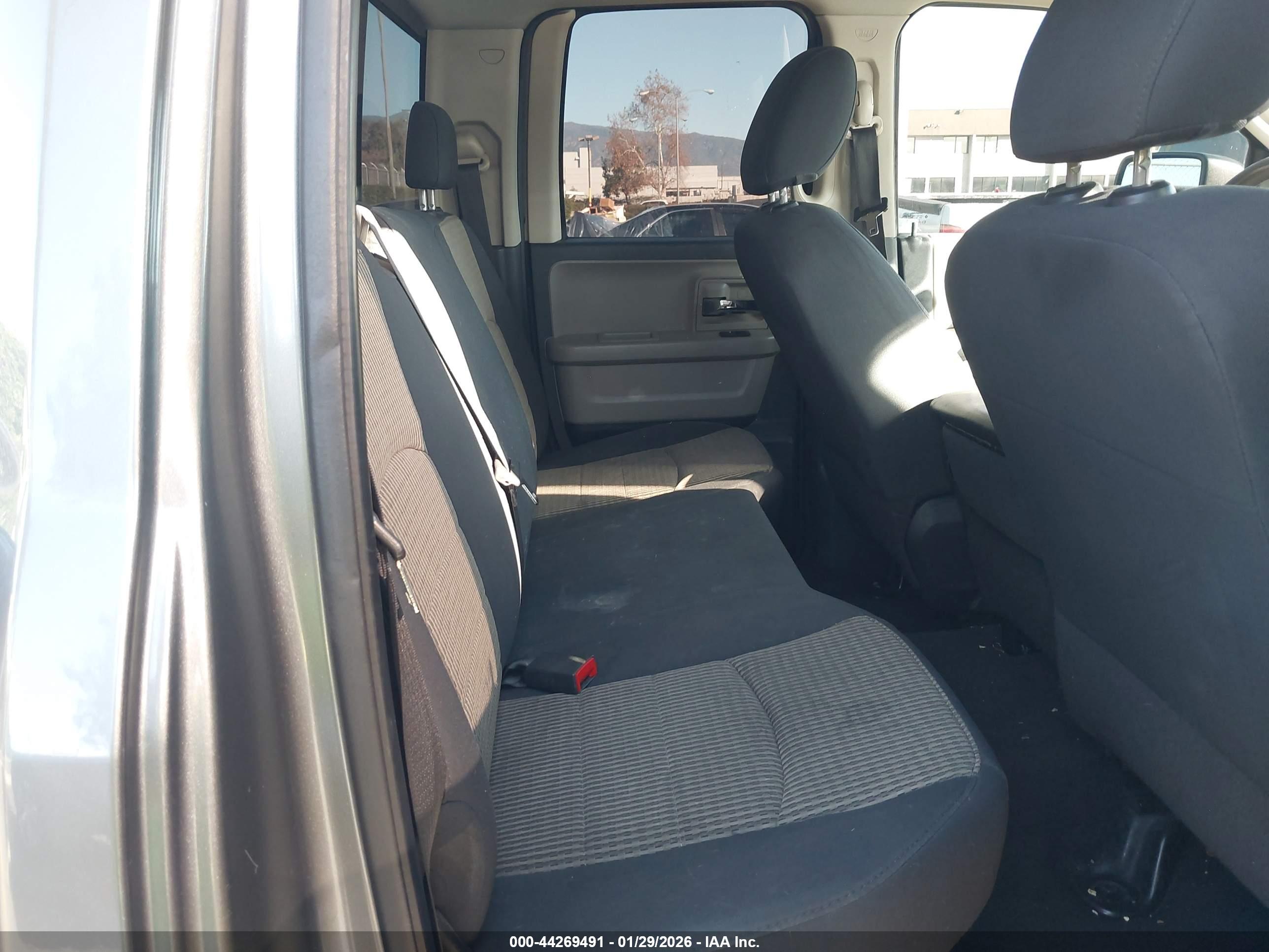 DODGE RAM image 8
