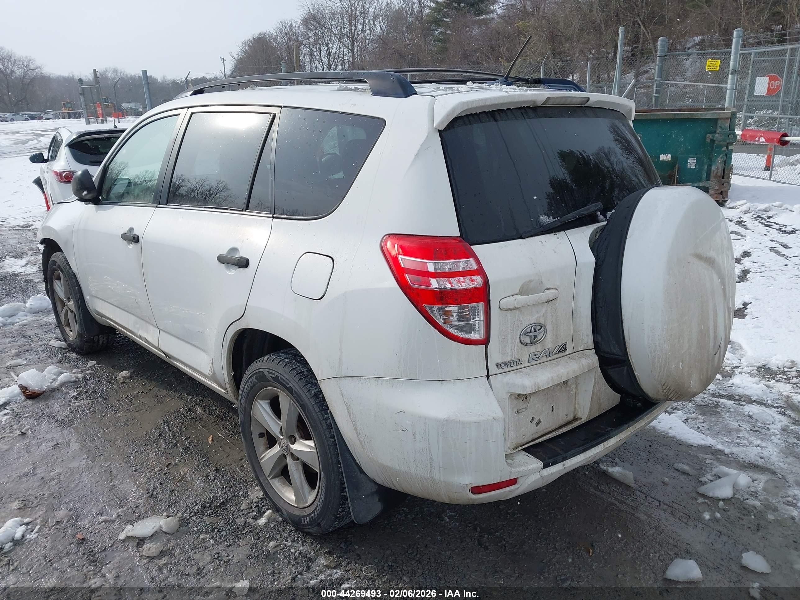 TOYOTA RAV4 image 3