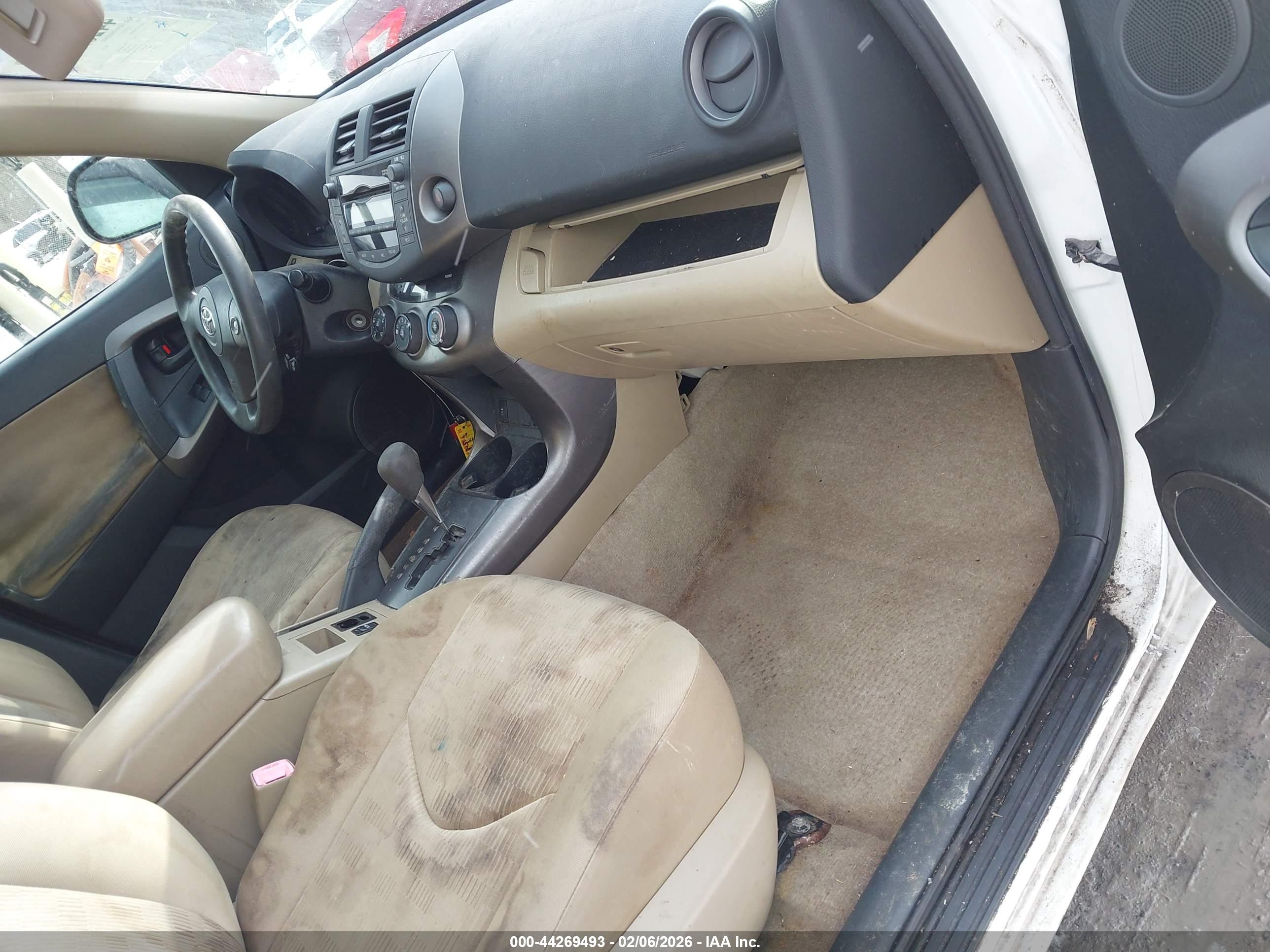 TOYOTA RAV4 image 5