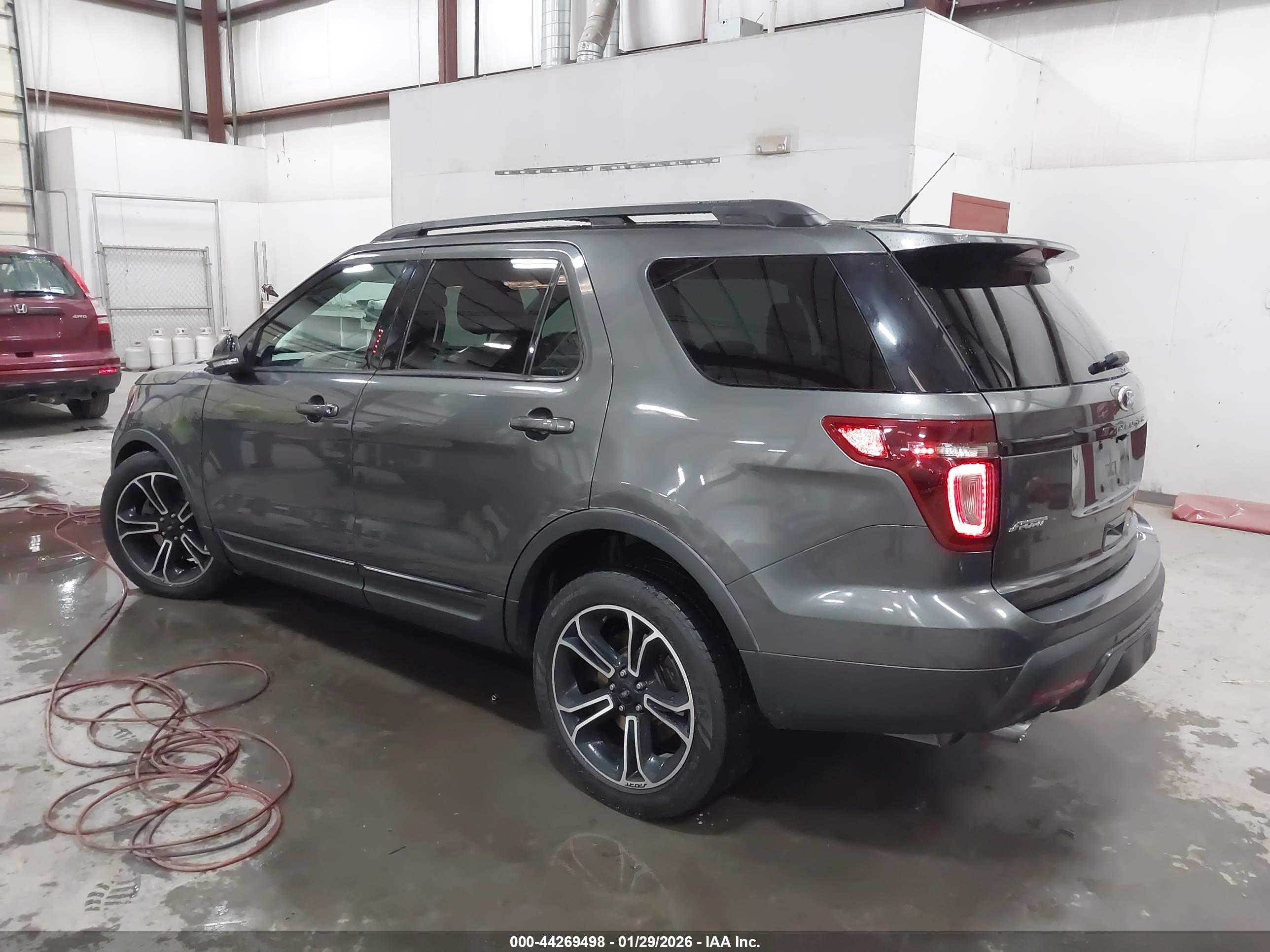 FORD EXPLORER image 3