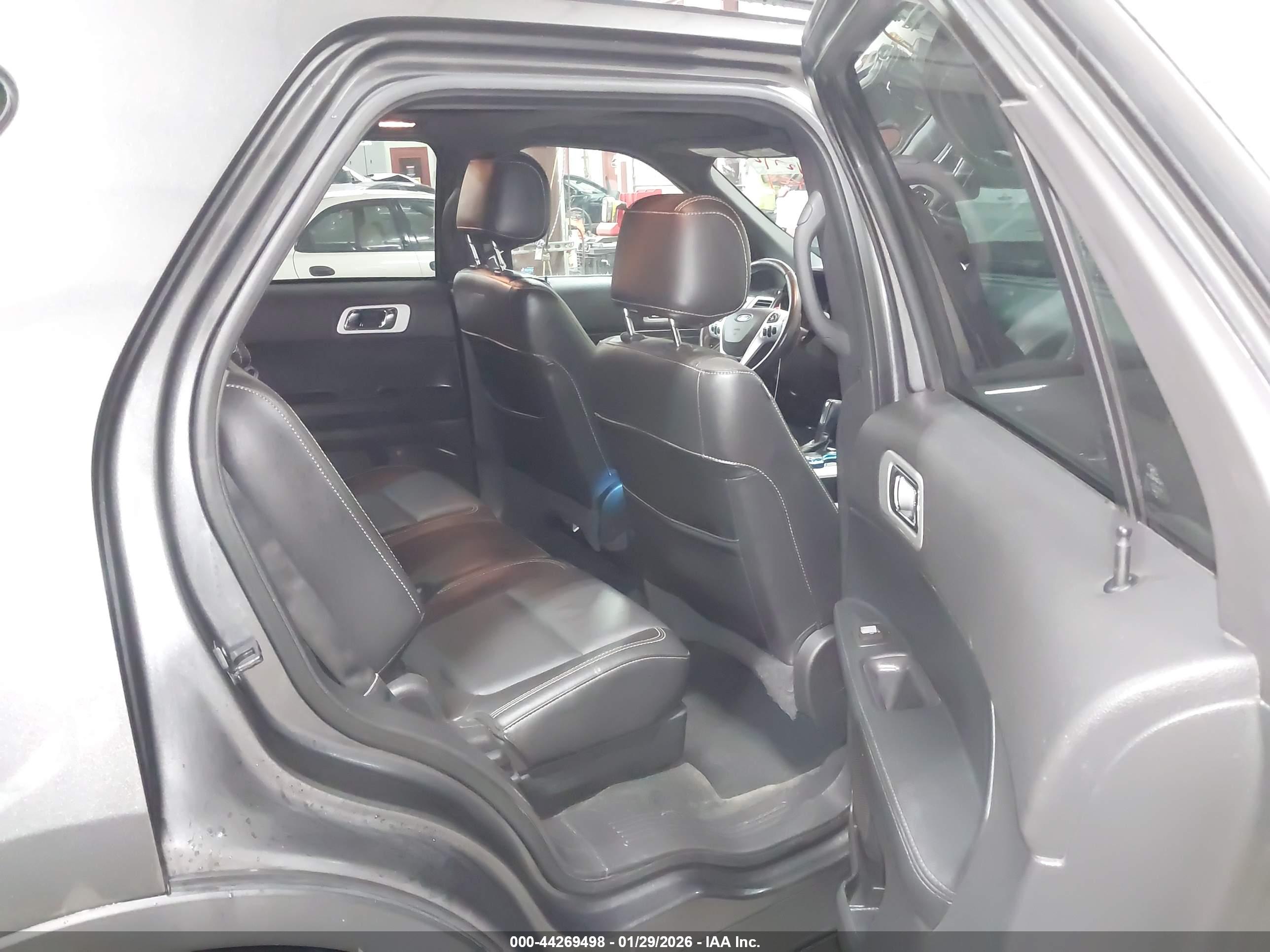 FORD EXPLORER image 8