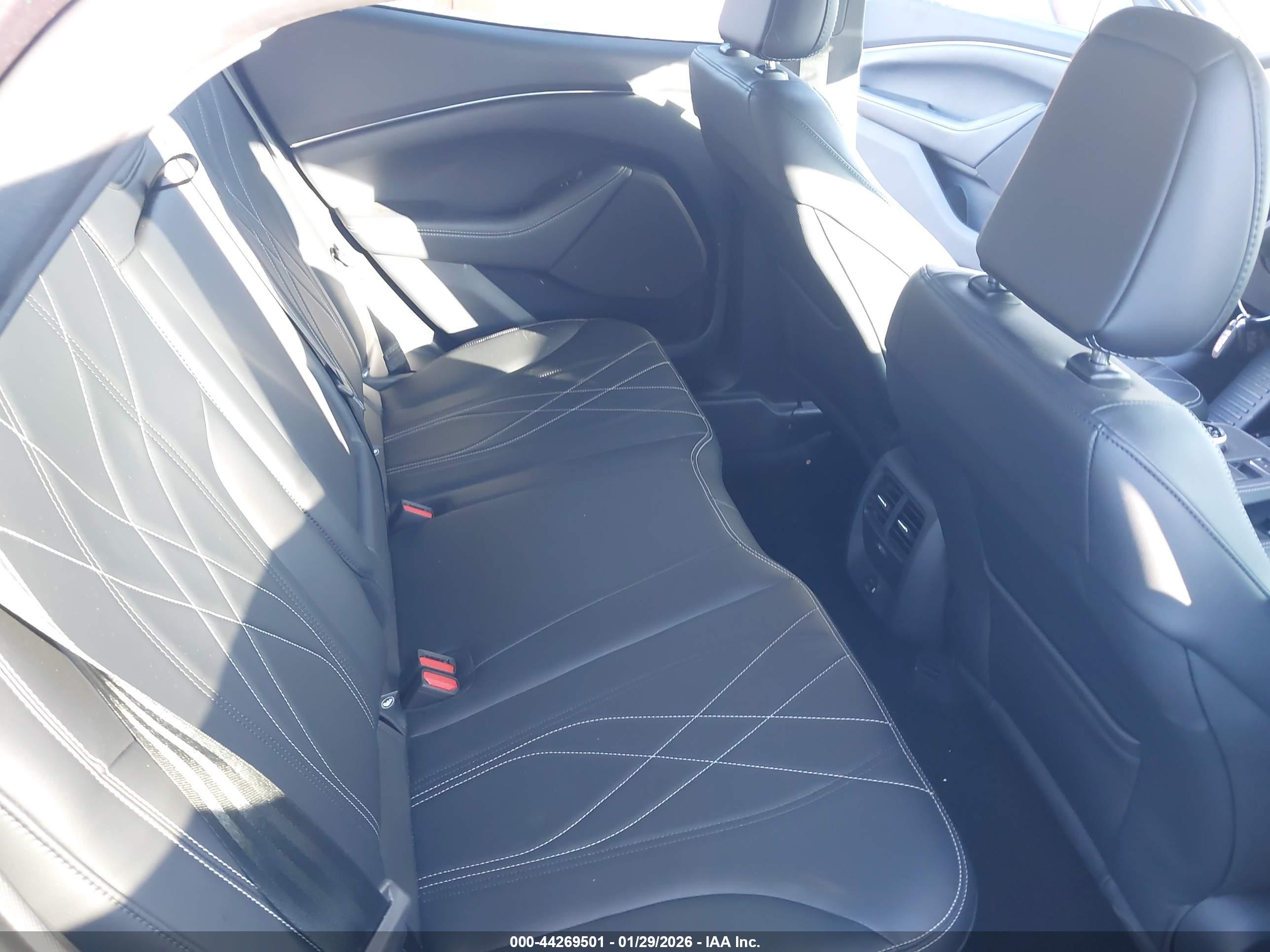 FORD MUSTANG image 8