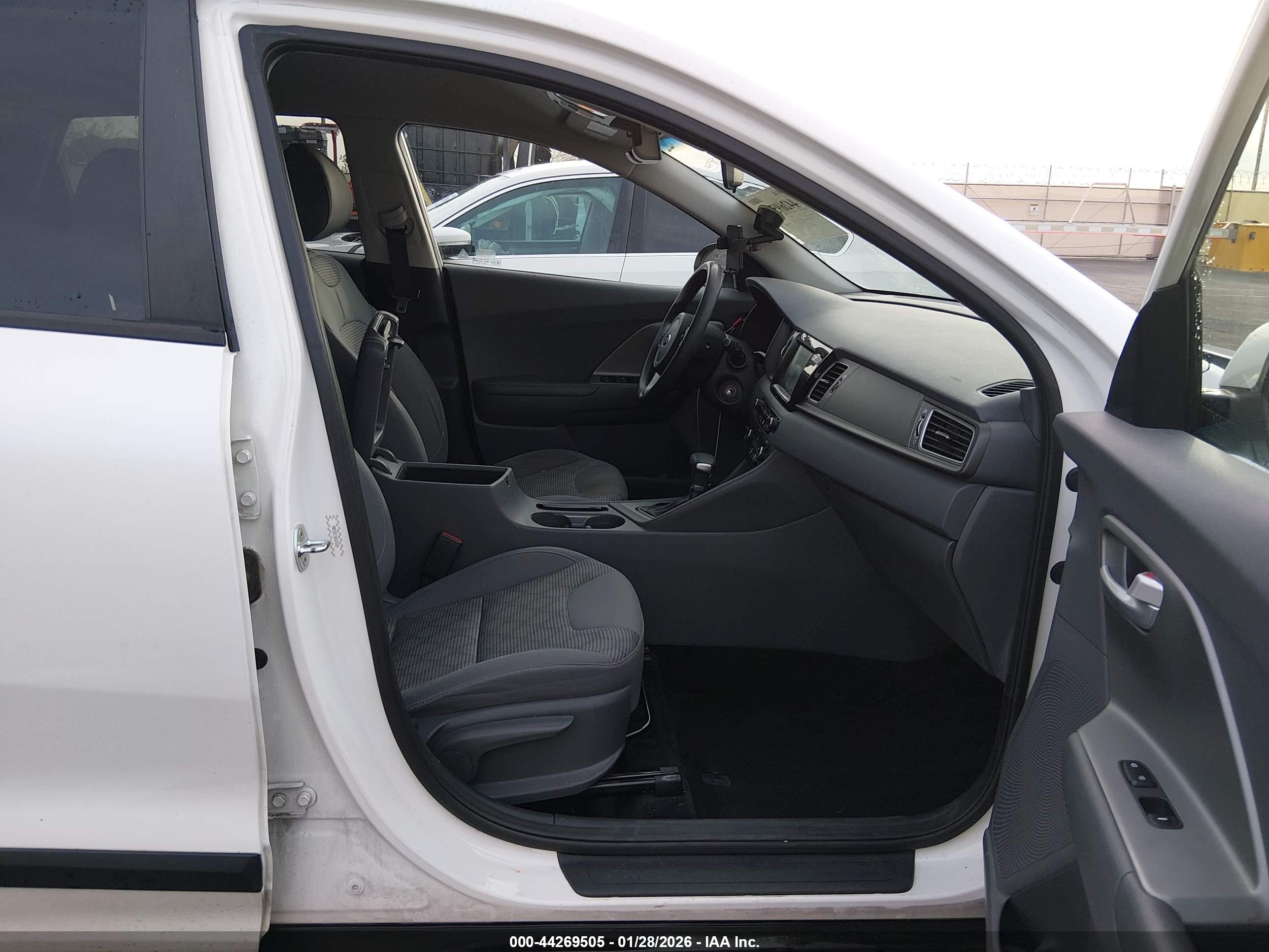 KIA NIRO image 5