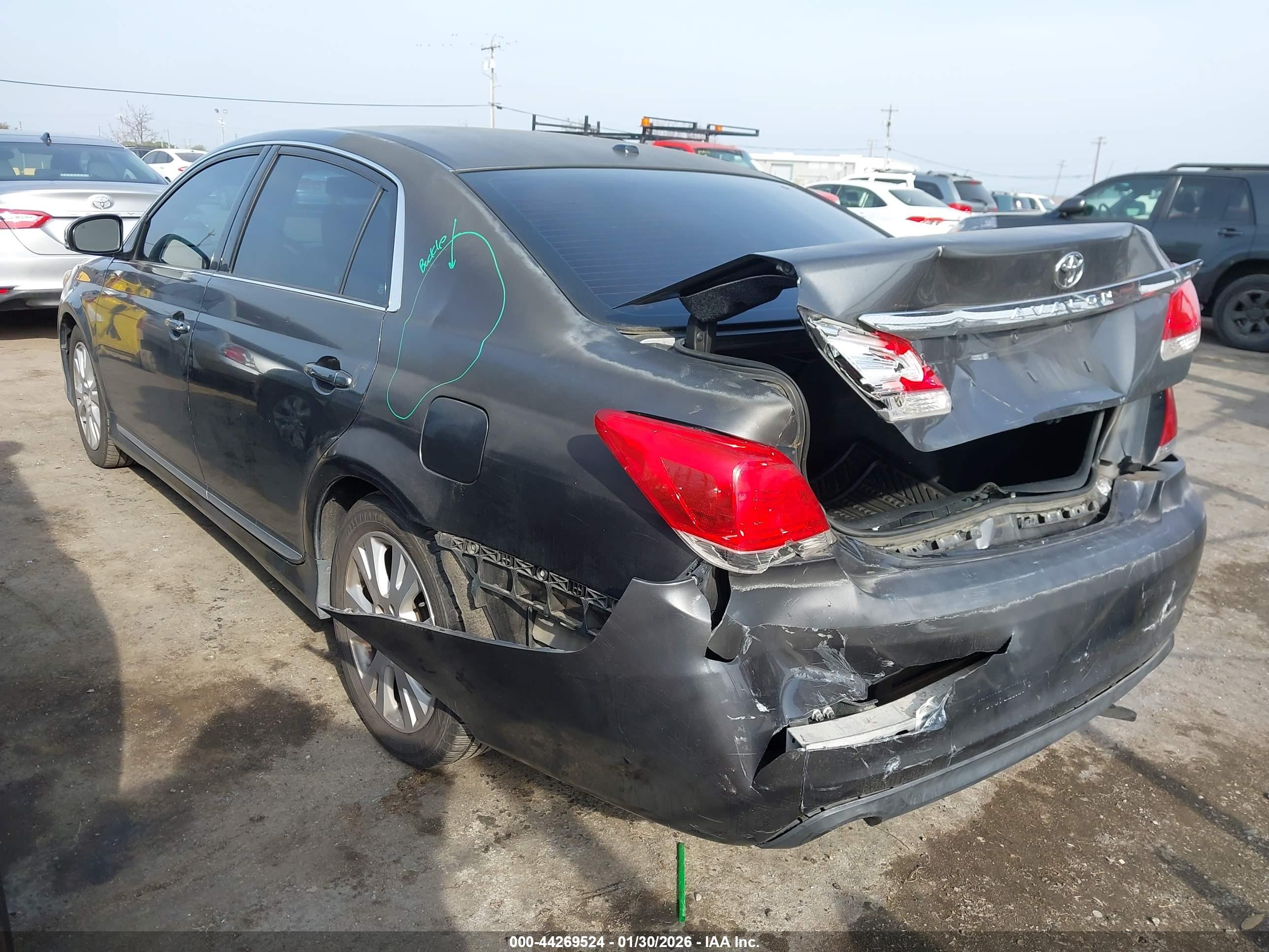 TOYOTA AVALON image 3