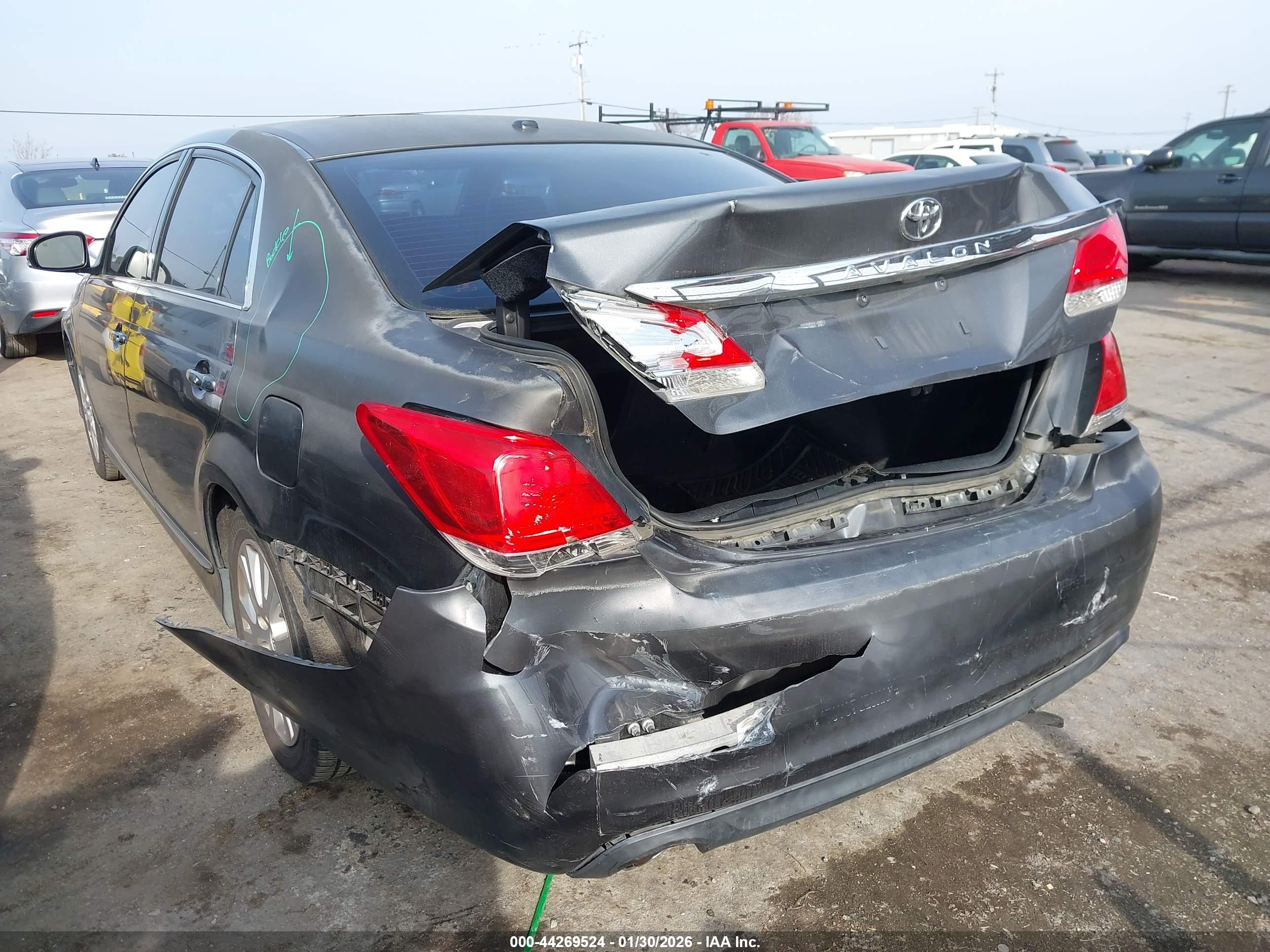 TOYOTA AVALON image 6