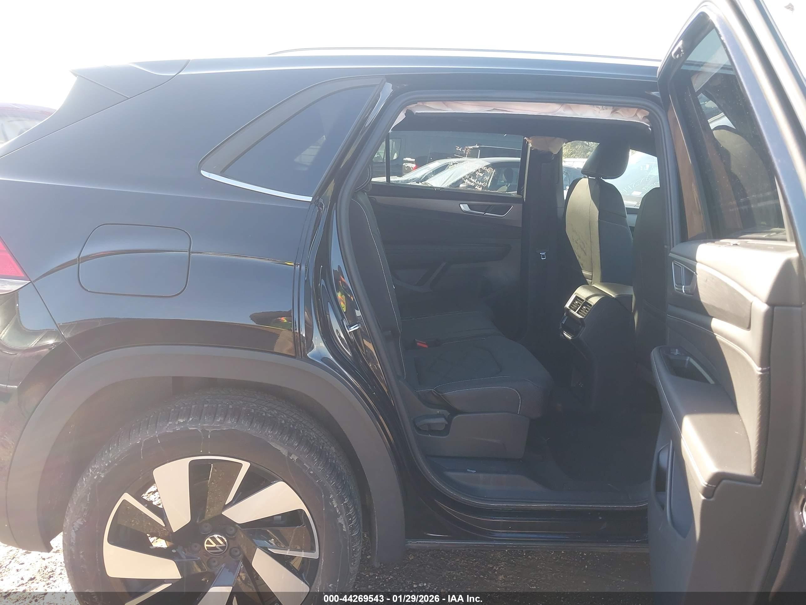 VOLKSWAGEN ATLAS image 8