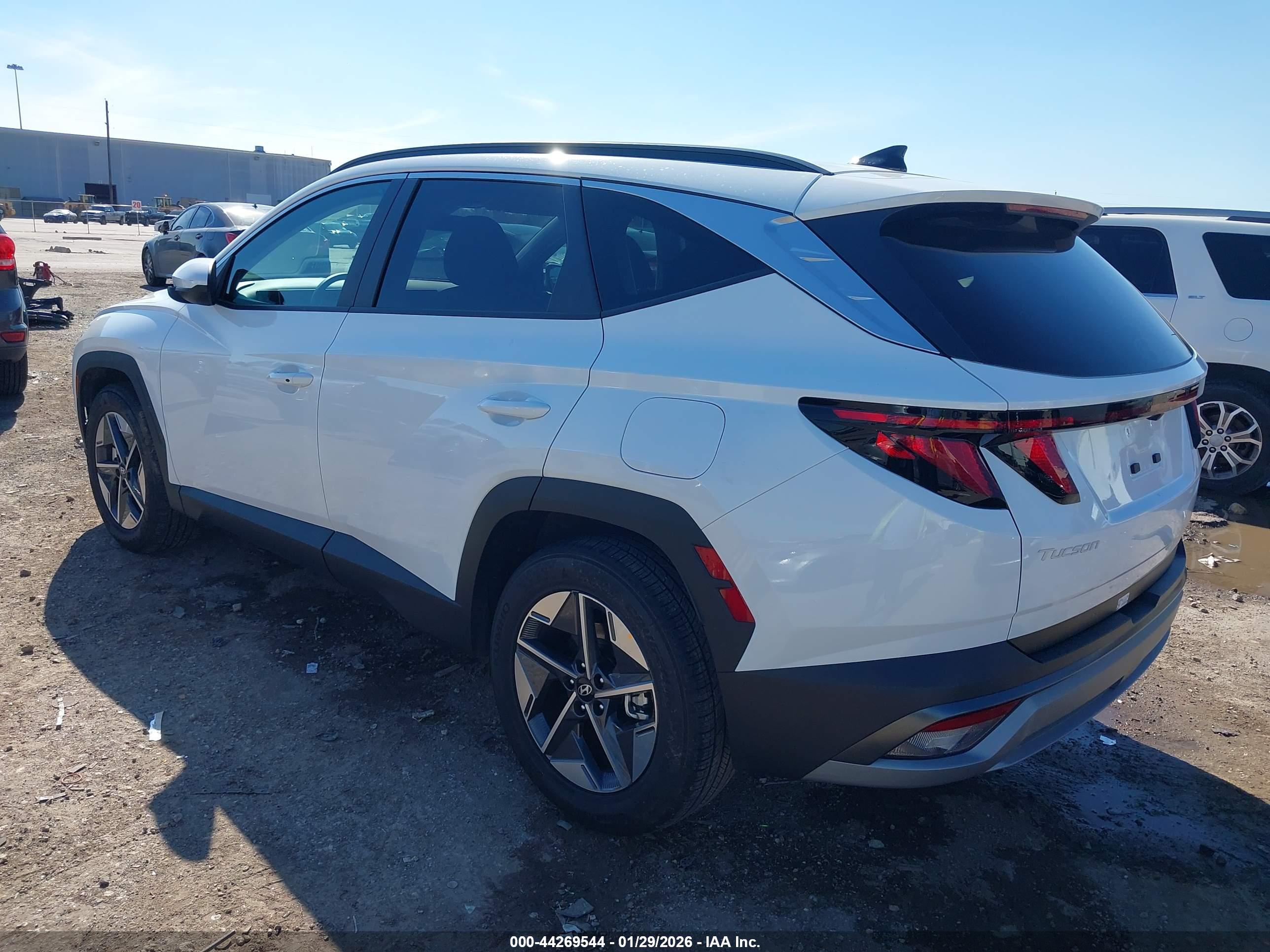 HYUNDAI TUCSON image 3