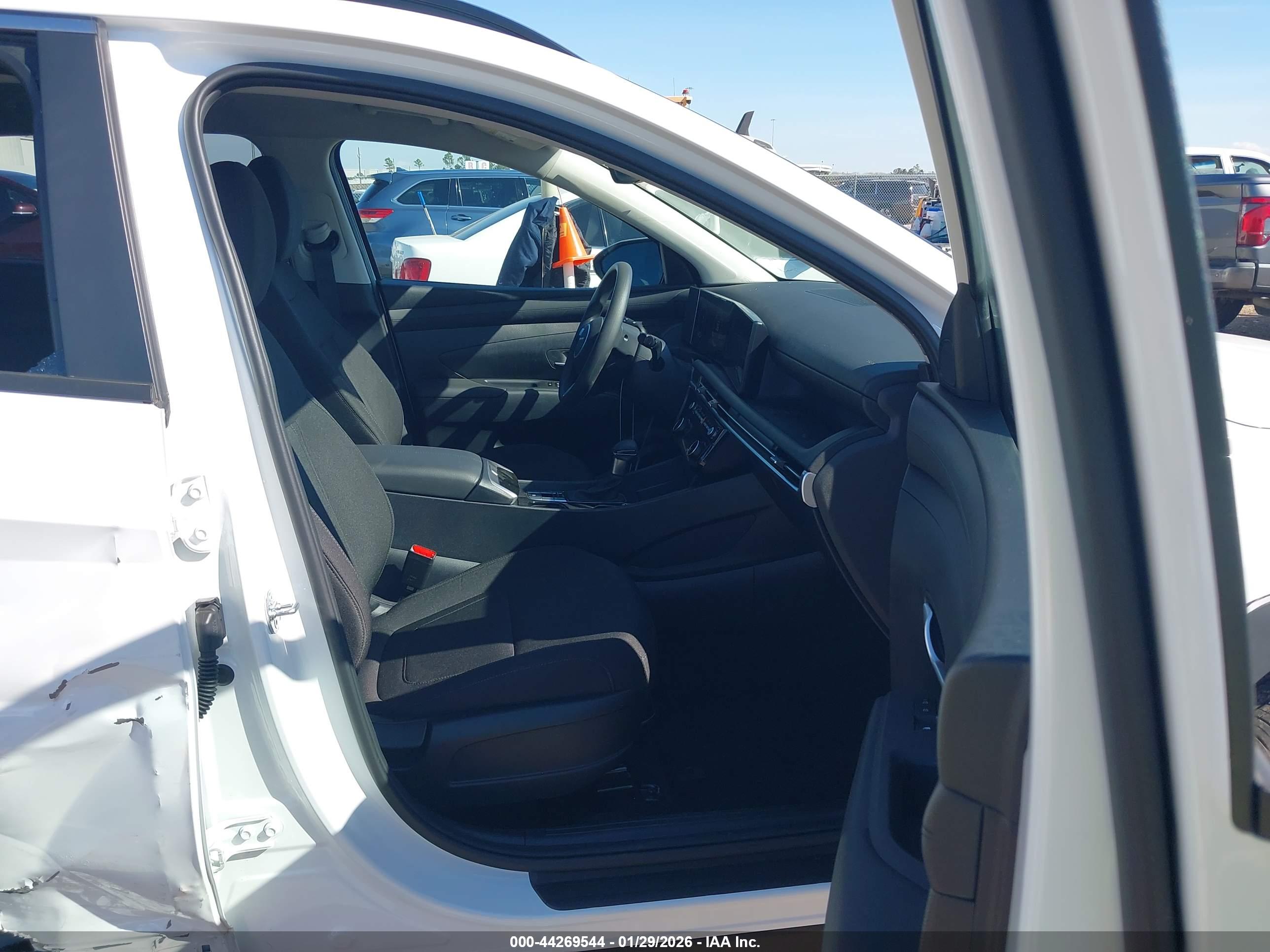 HYUNDAI TUCSON image 5