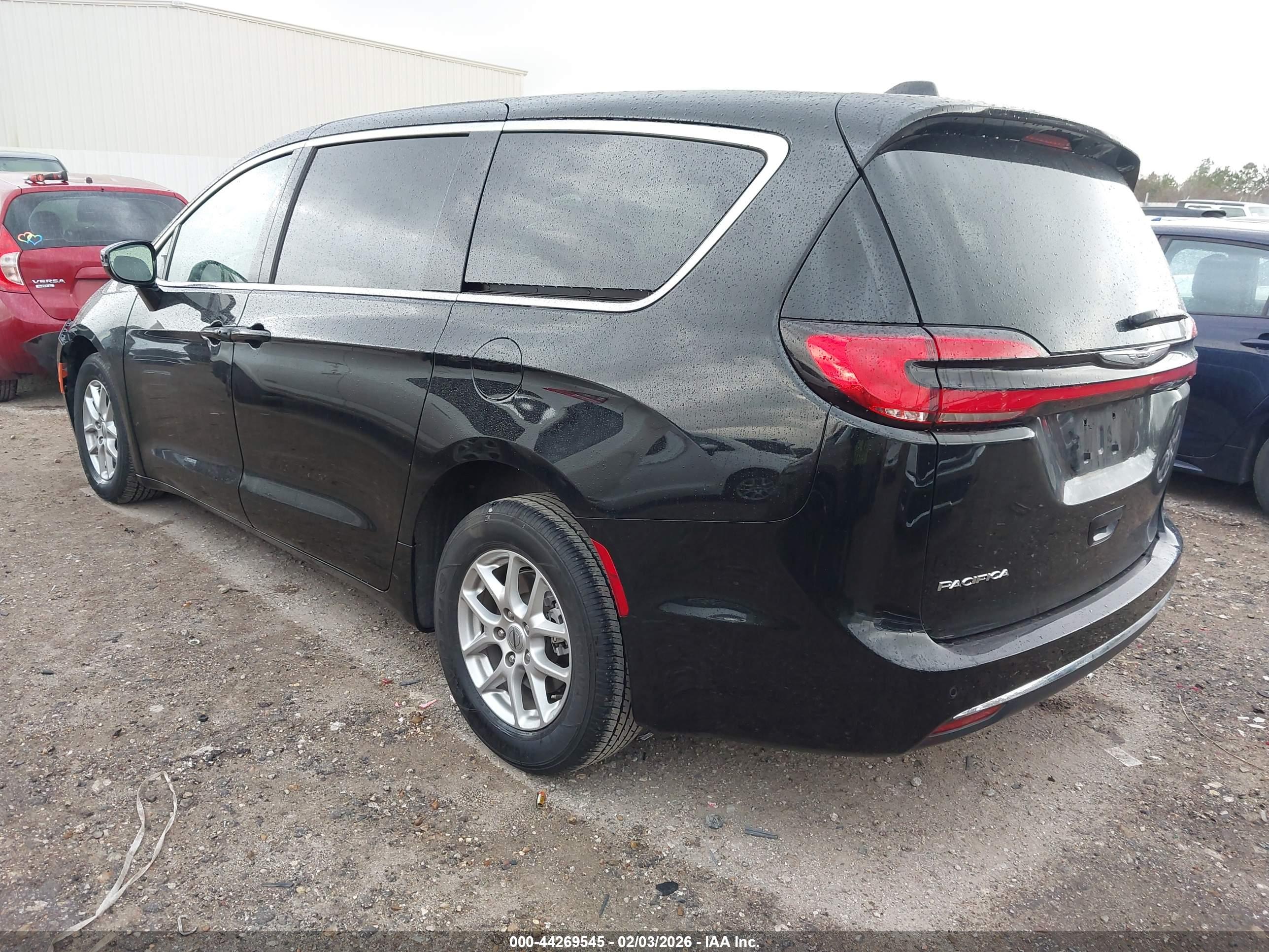 CHRYSLER PACIFICA image 3
