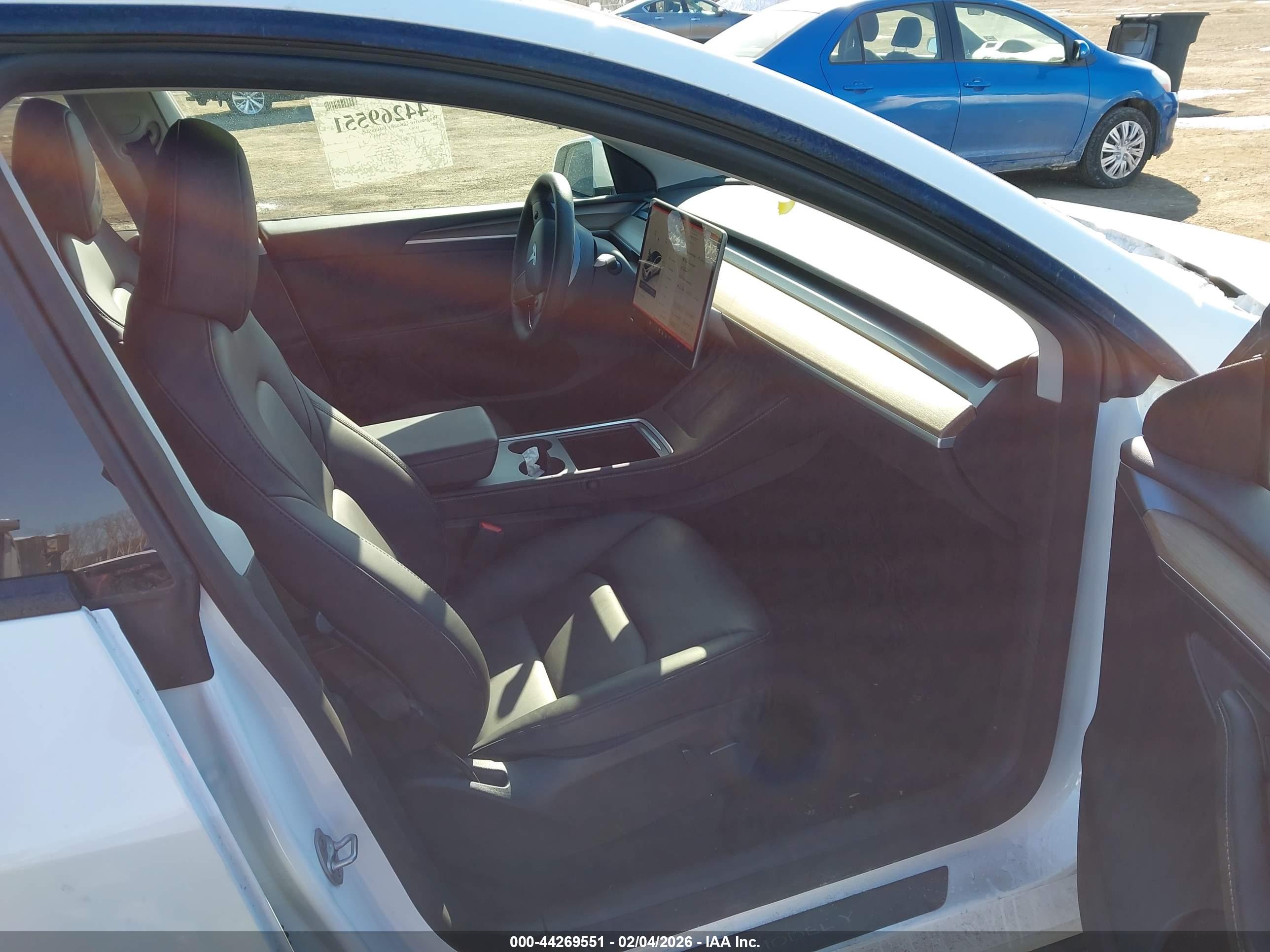 TESLA MODEL image 5