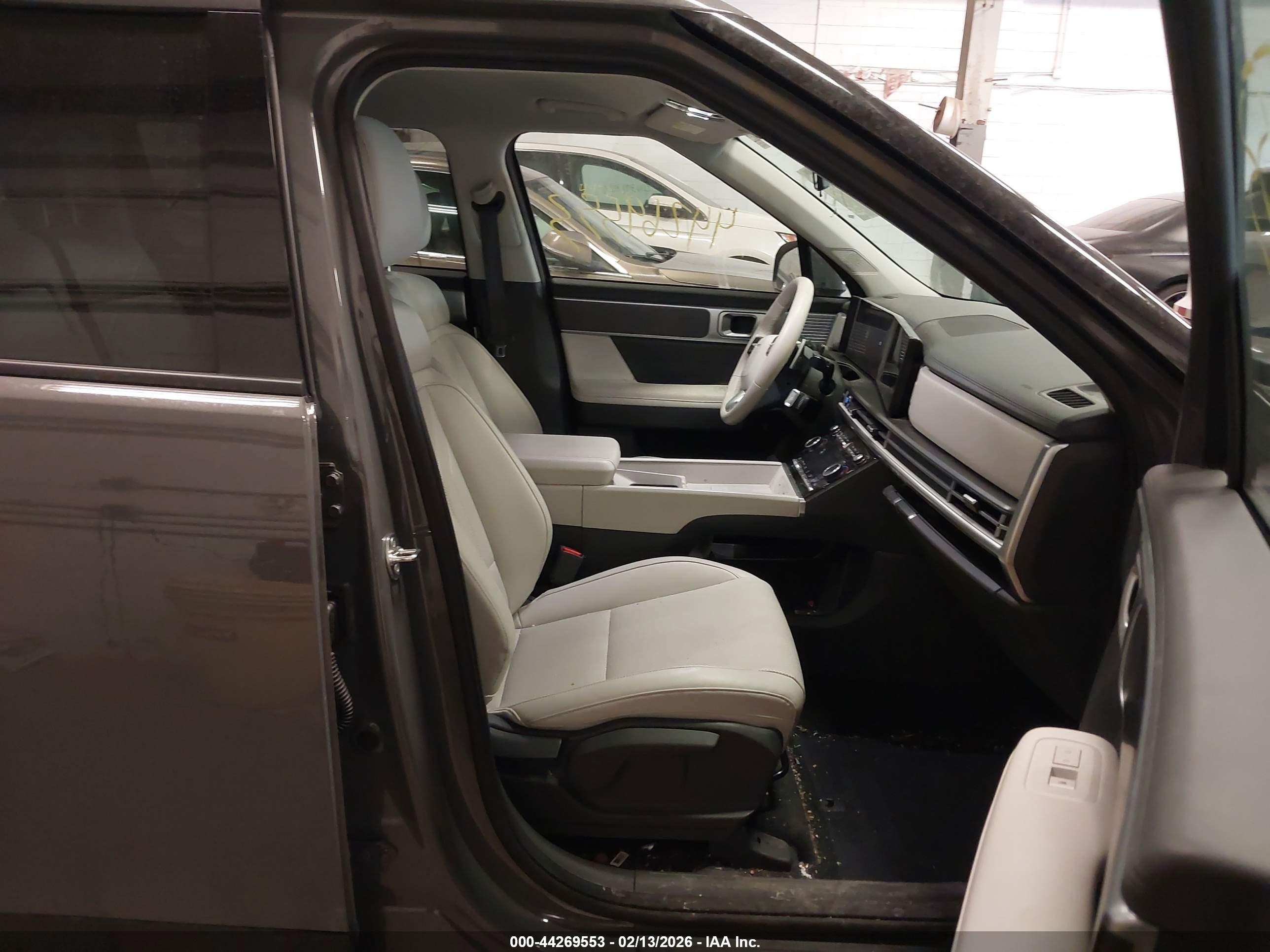 HYUNDAI SANTA image 5
