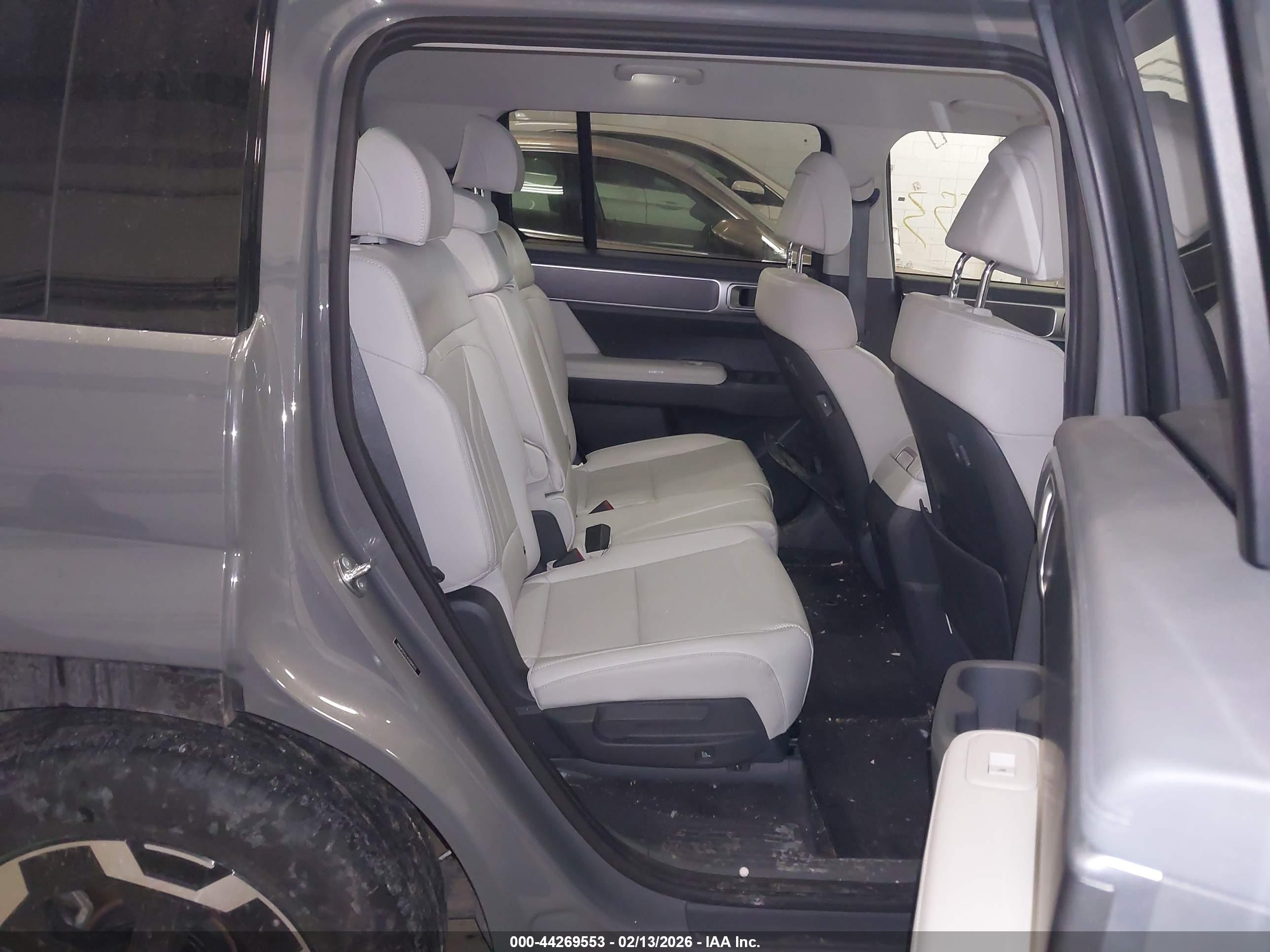 HYUNDAI SANTA image 8
