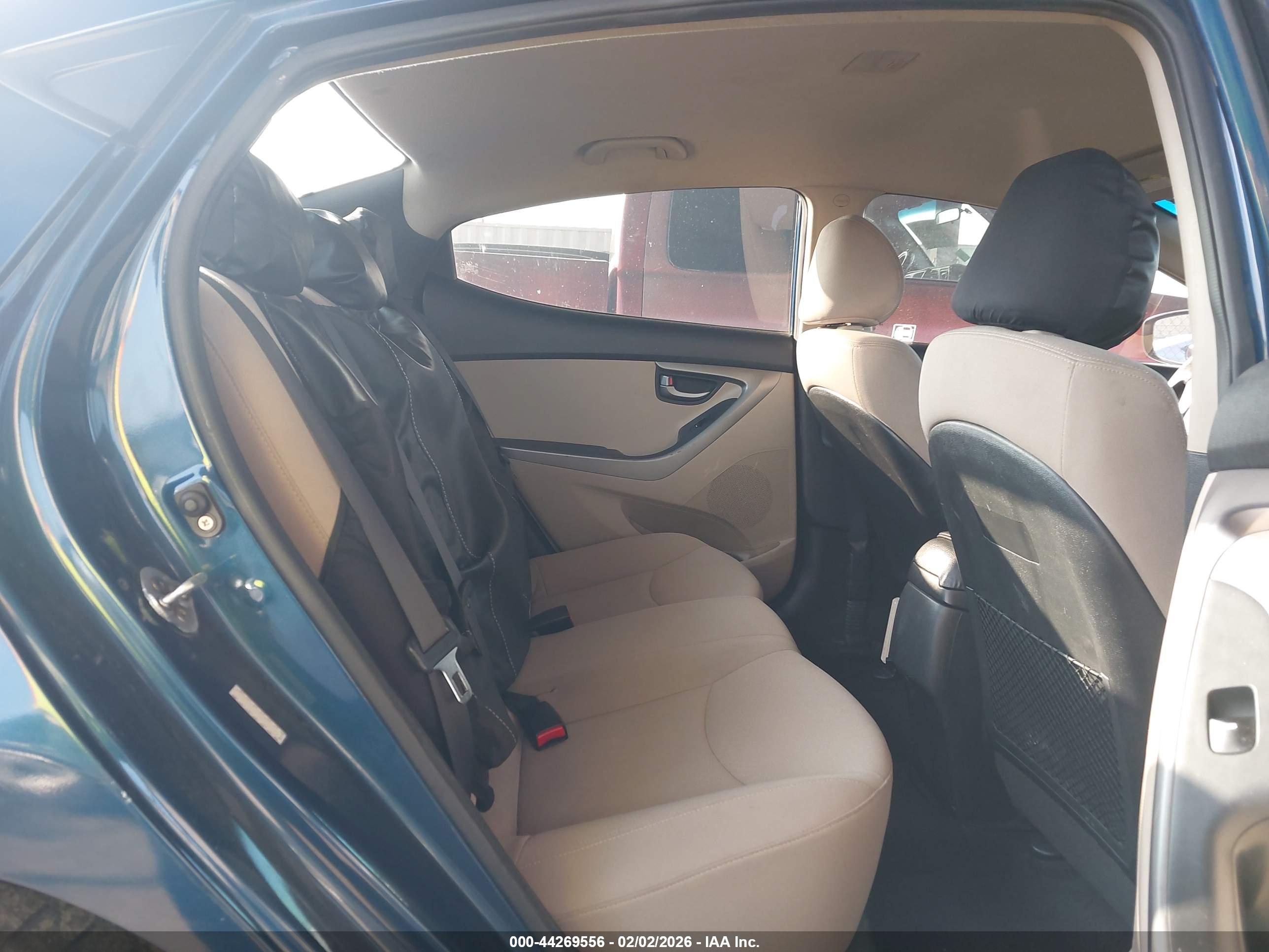 HYUNDAI ELANTRA image 8
