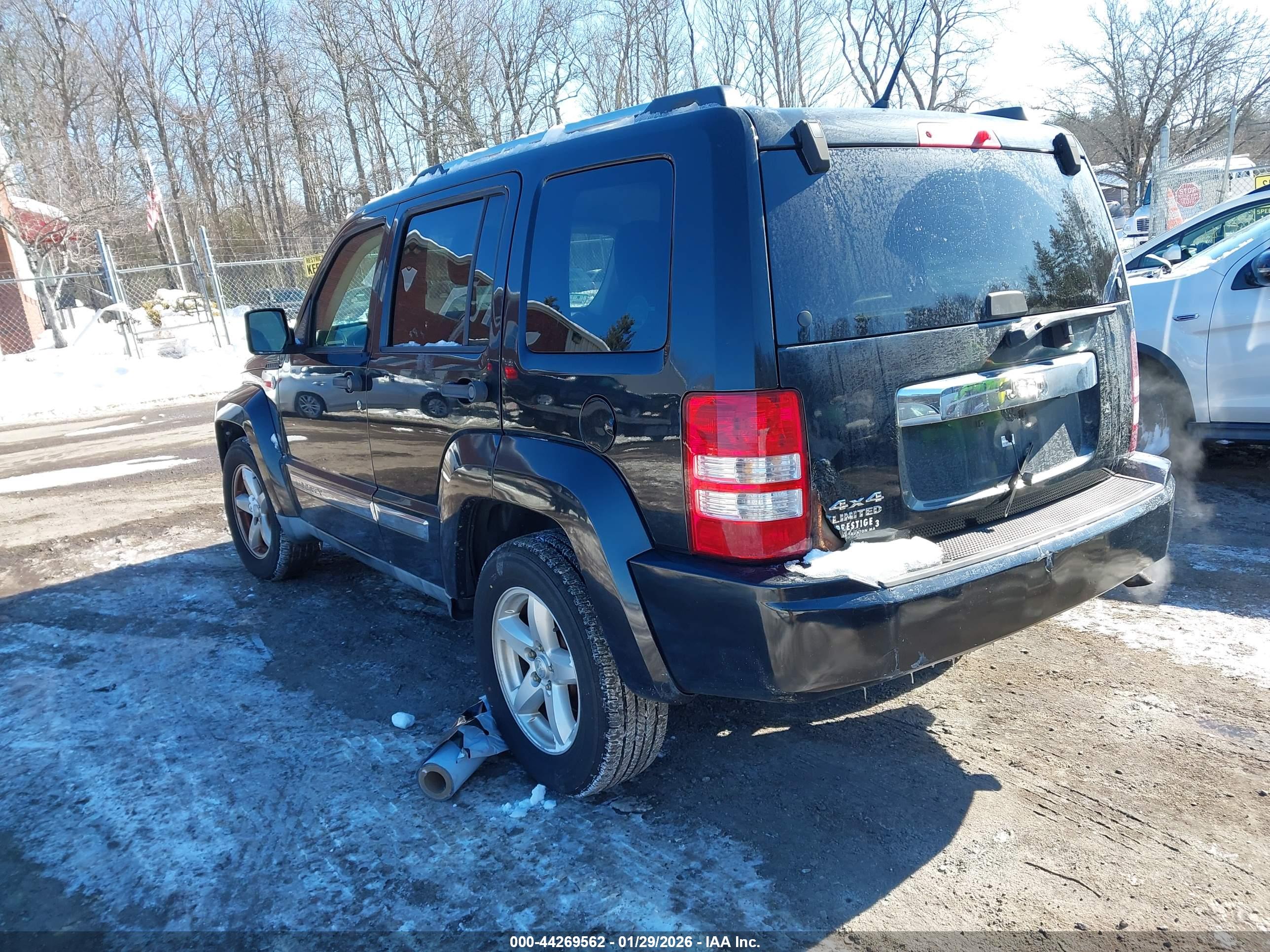 JEEP LIBERTY image 3