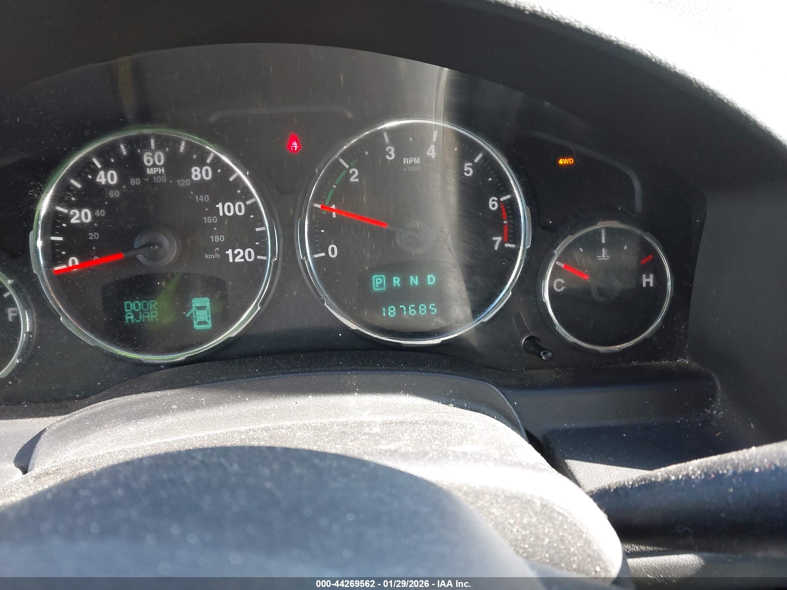 JEEP LIBERTY image 7