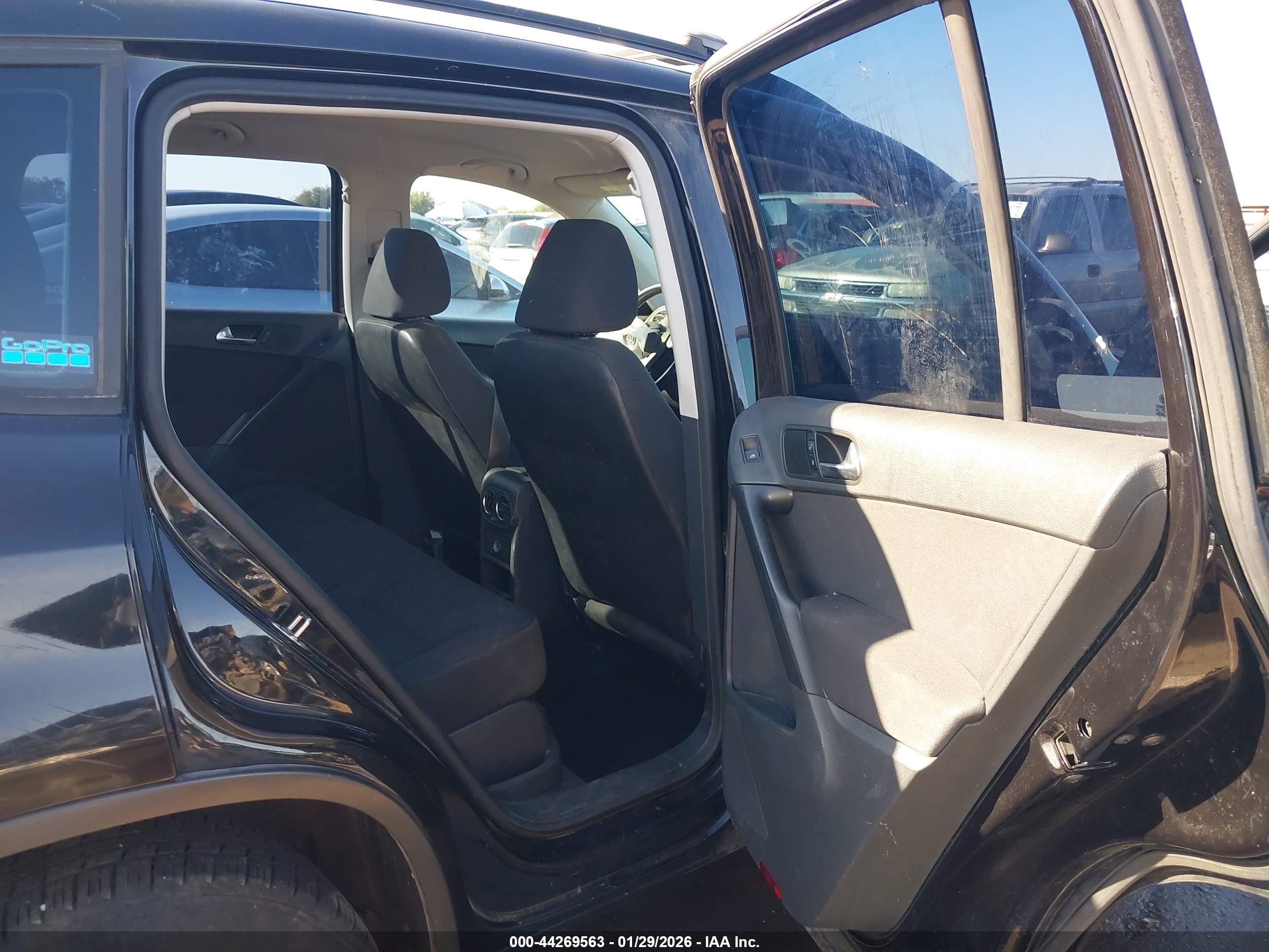 VOLKSWAGEN TIGUAN image 8