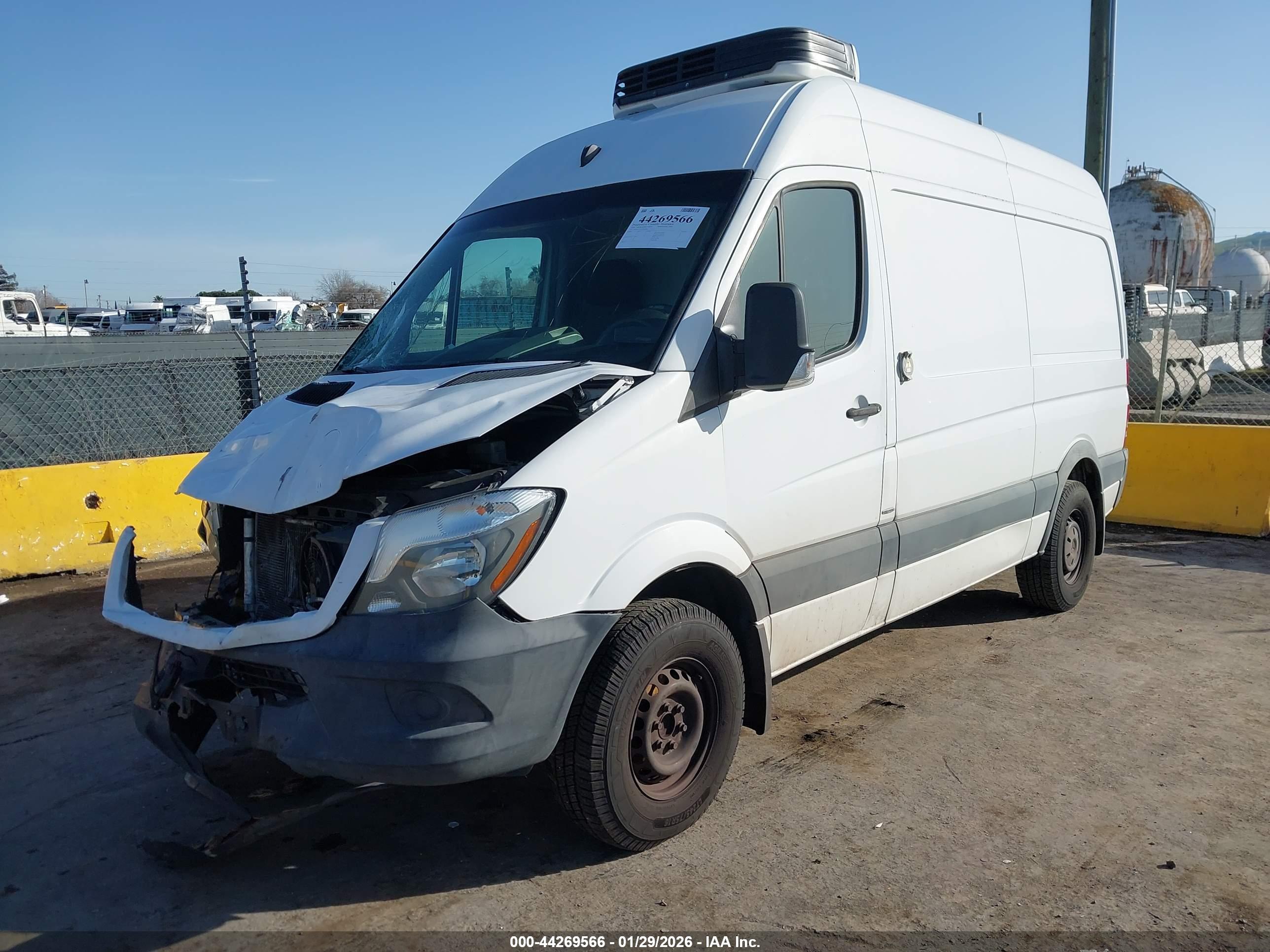 MERCEDES-BENZ SPRINTER image 2