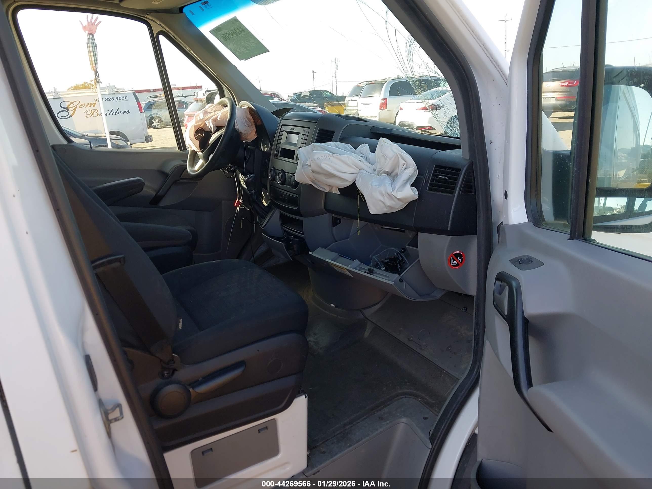 MERCEDES-BENZ SPRINTER image 5