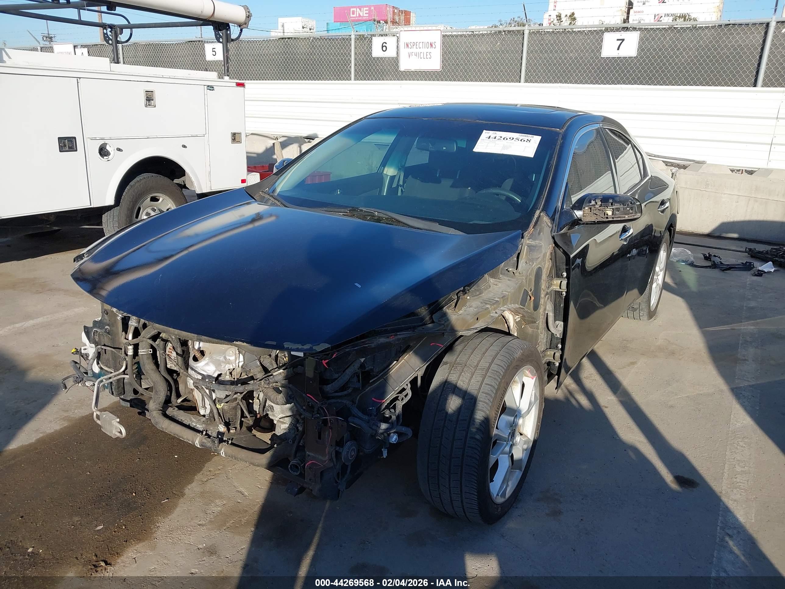 NISSAN MAXIMA image 2