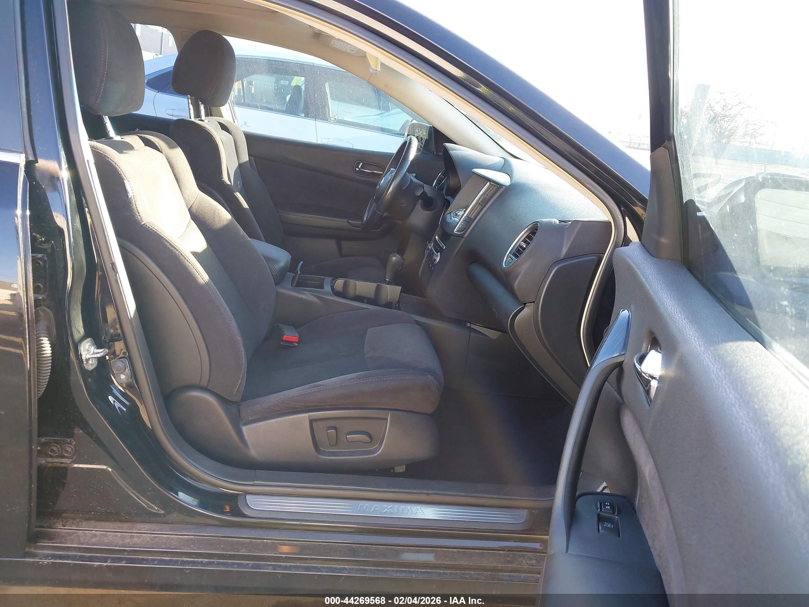 NISSAN MAXIMA image 5