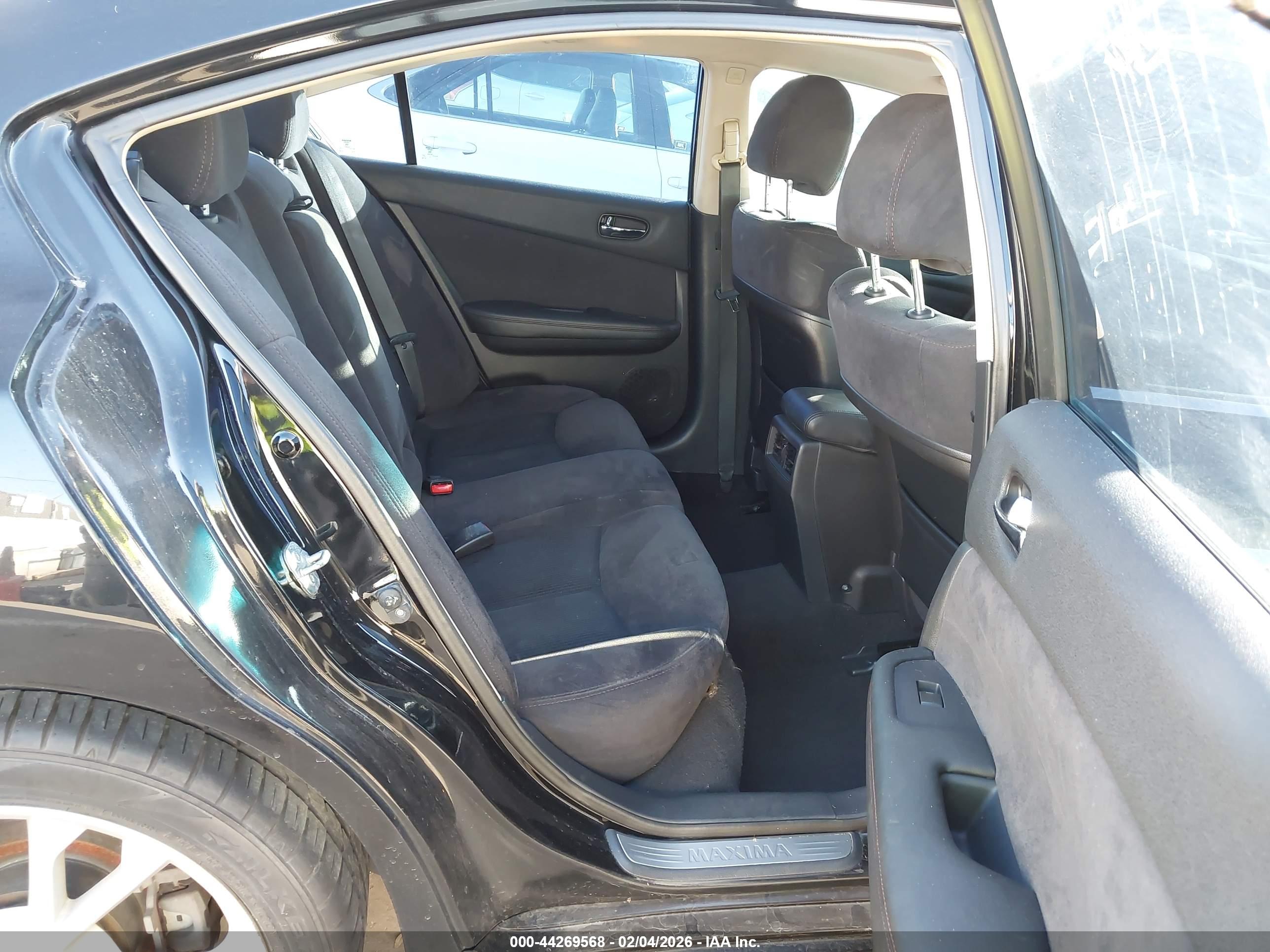 NISSAN MAXIMA image 8