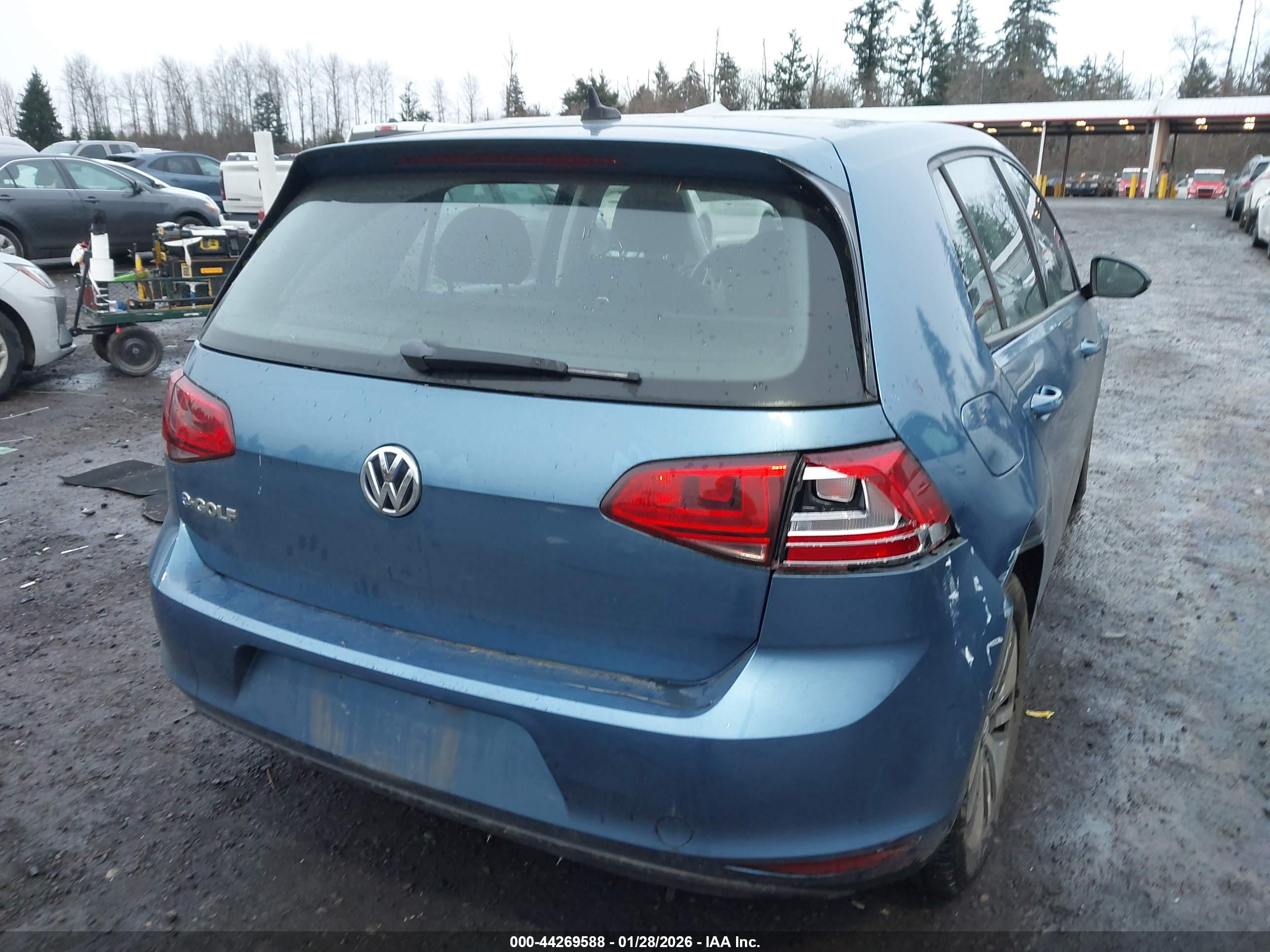 VOLKSWAGEN E-GOLF image 4