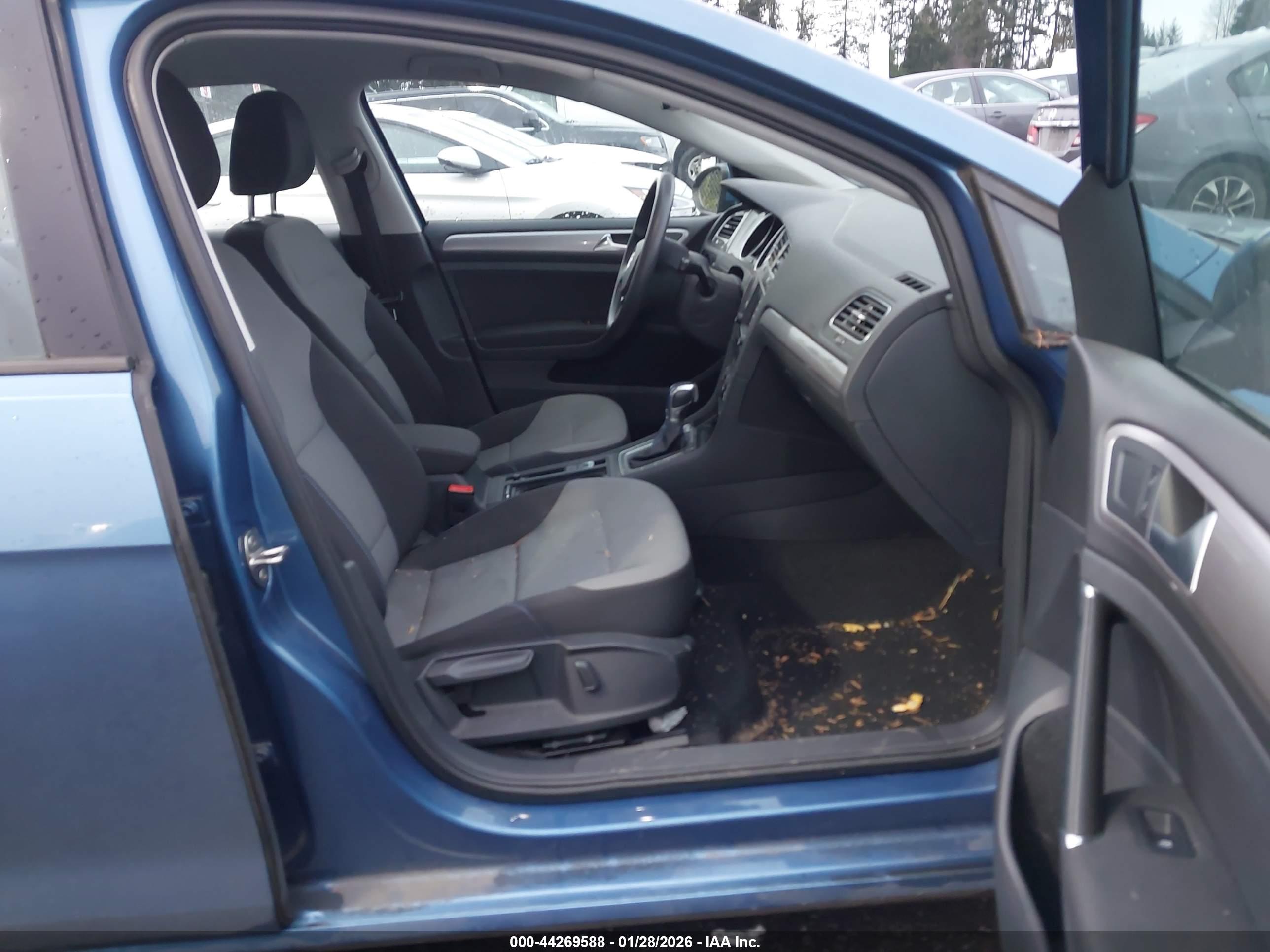 VOLKSWAGEN E-GOLF image 5