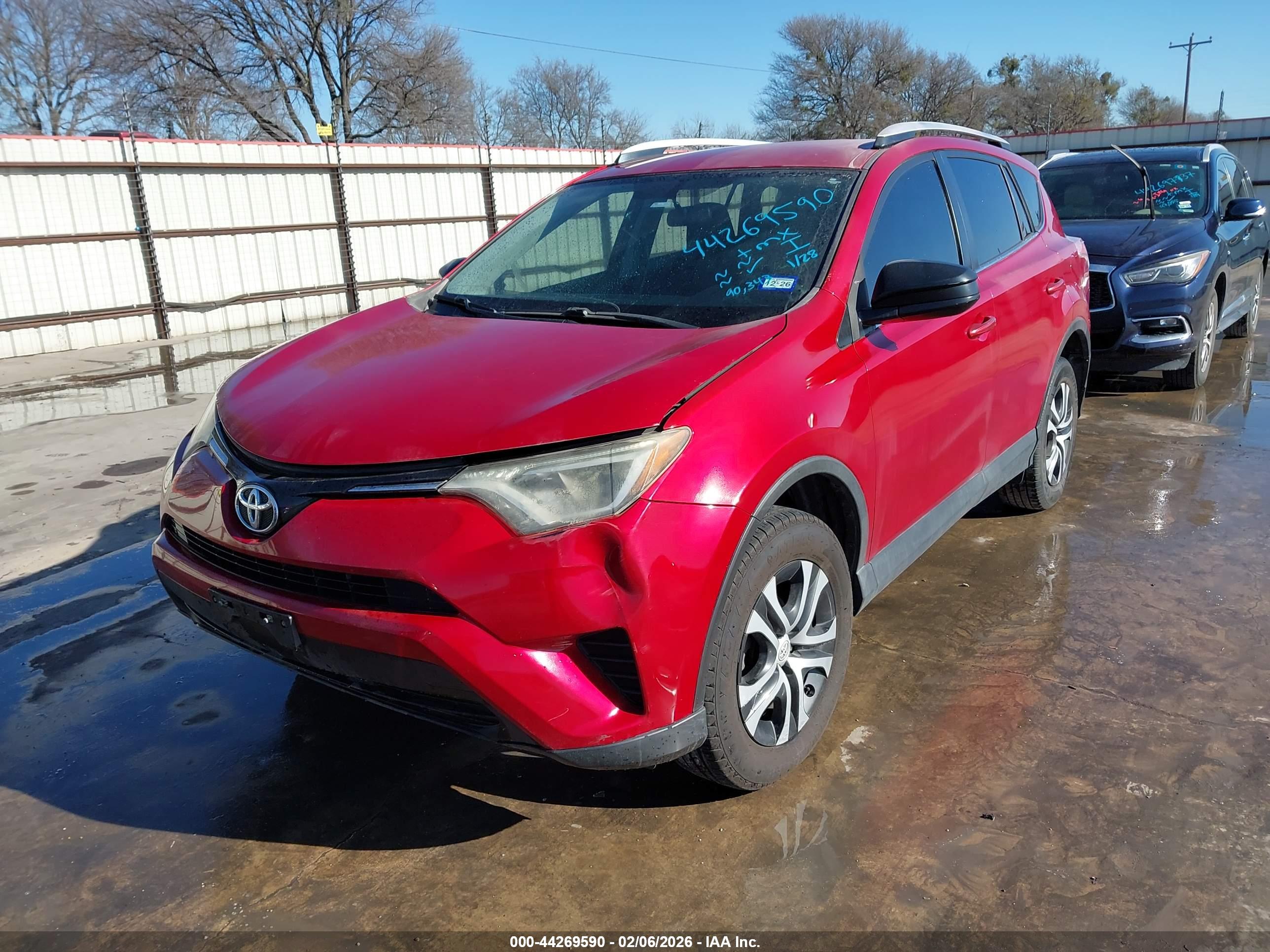 TOYOTA RAV4 image 2