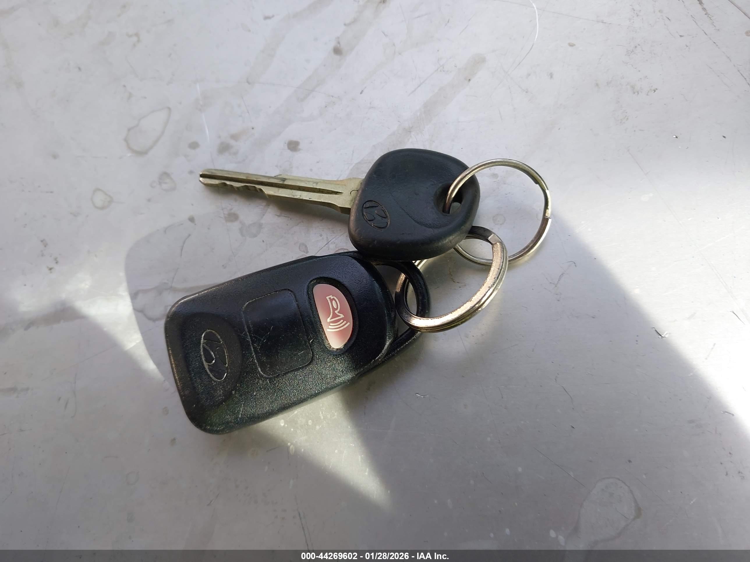 HYUNDAI ELANTRA image 11