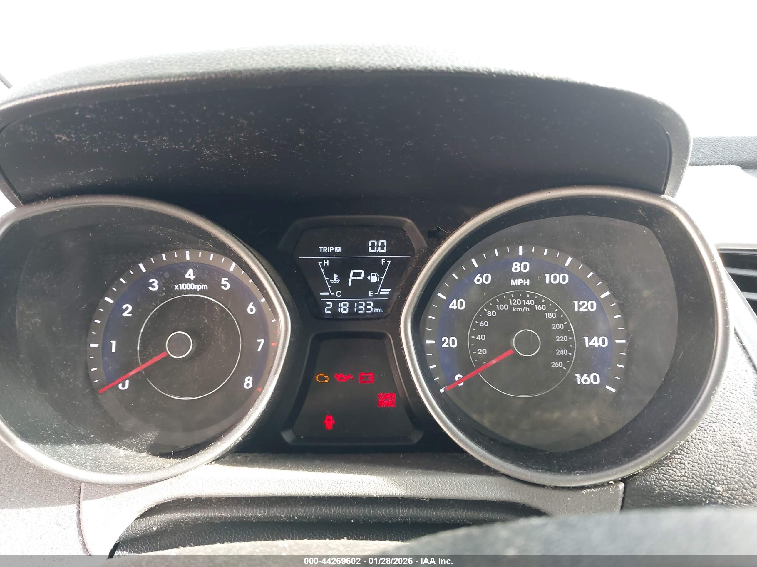HYUNDAI ELANTRA image 7