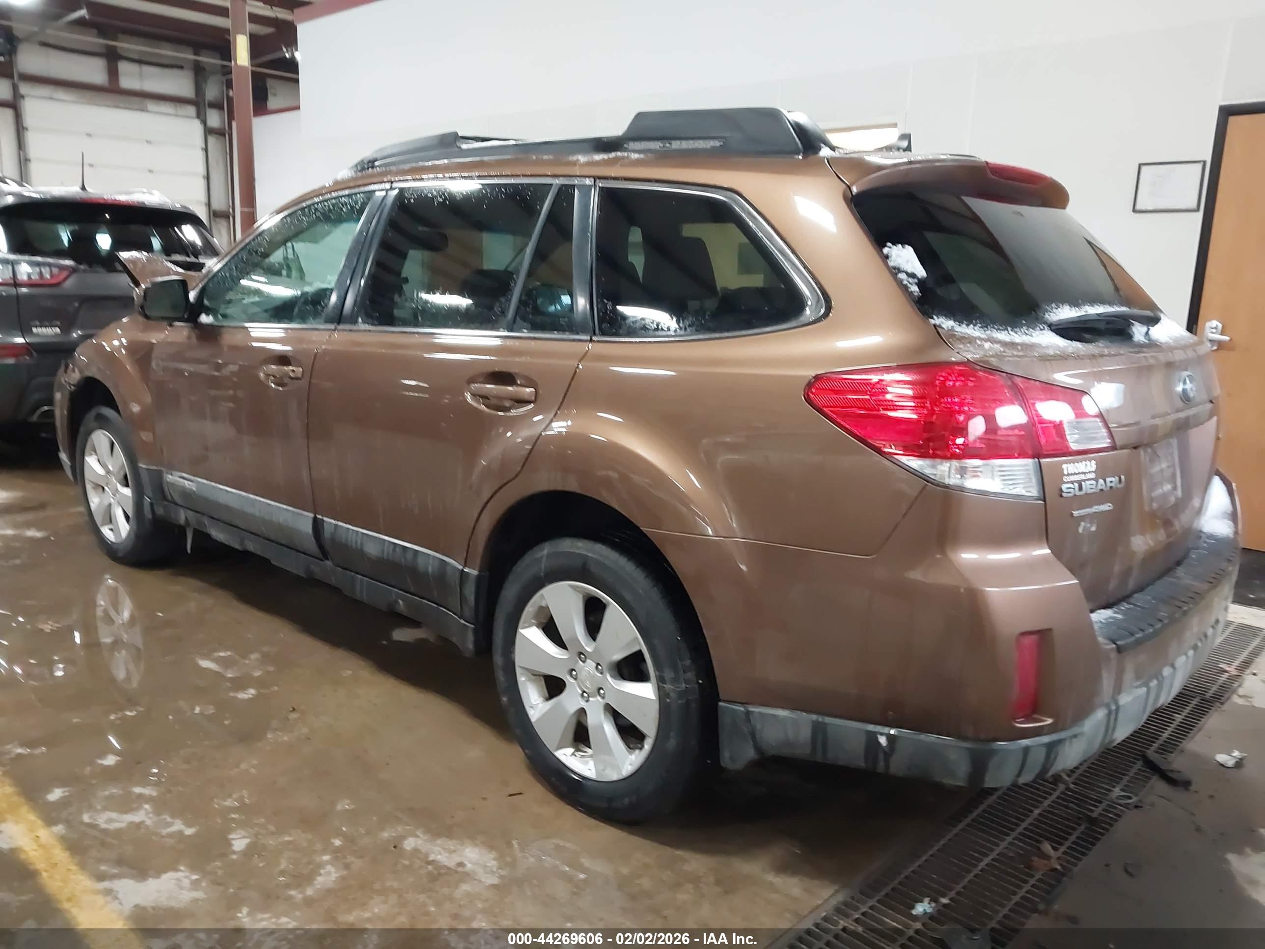 SUBARU OUTBACK image 3