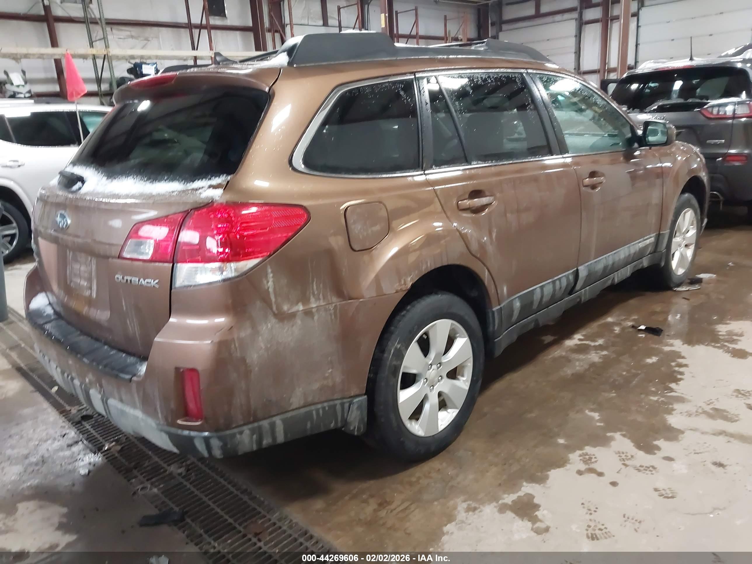 SUBARU OUTBACK image 4