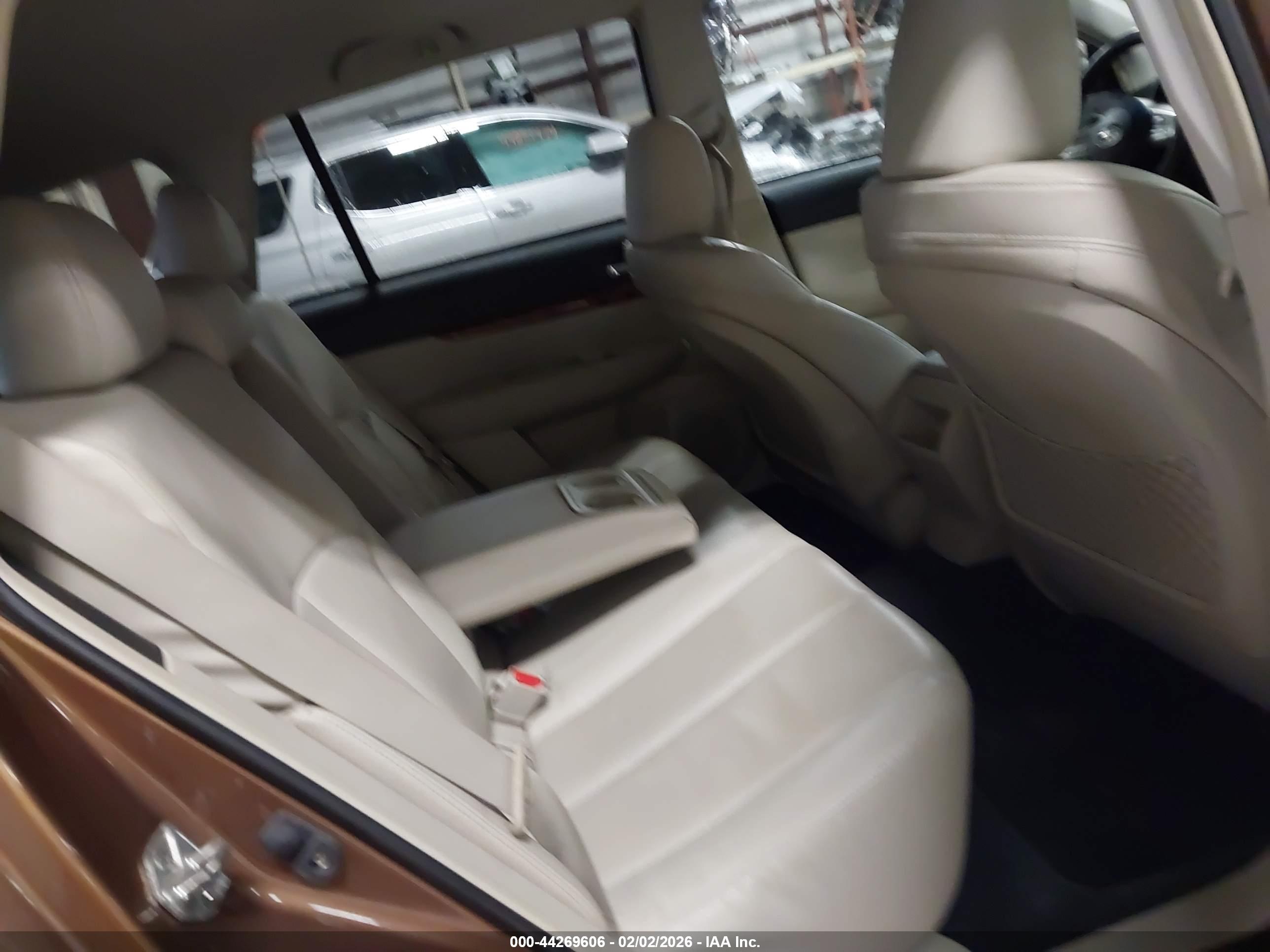 SUBARU OUTBACK image 8