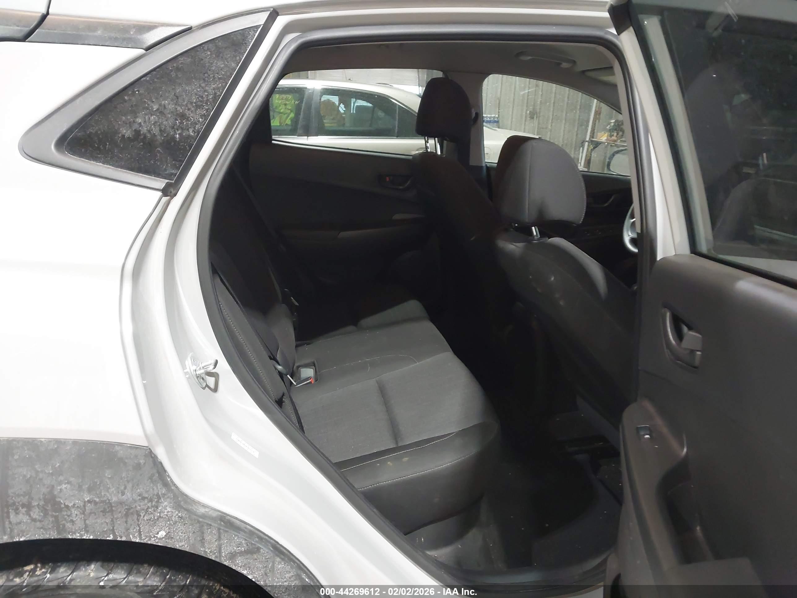 HYUNDAI KONA image 8