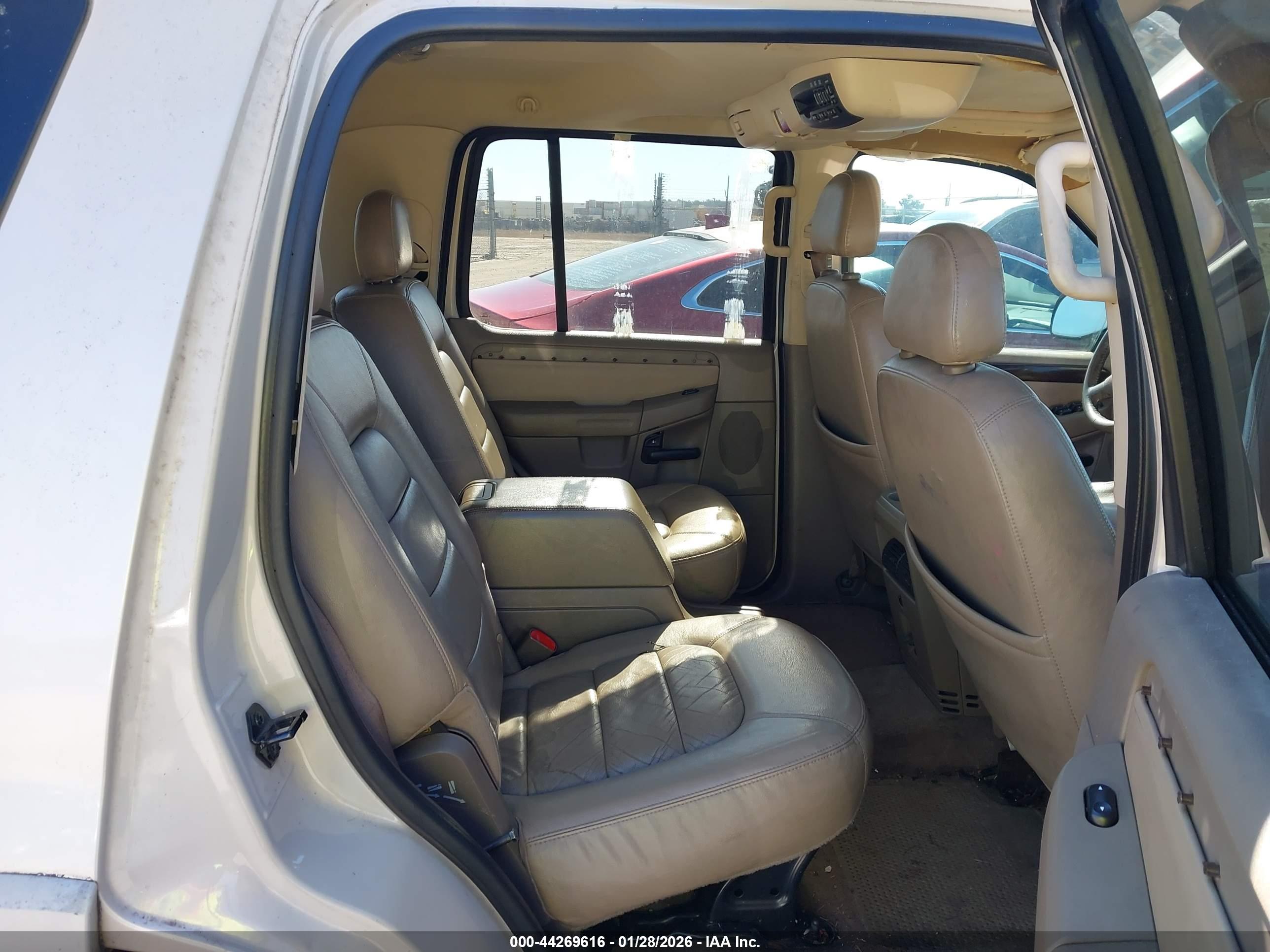 FORD EXPLORER image 8