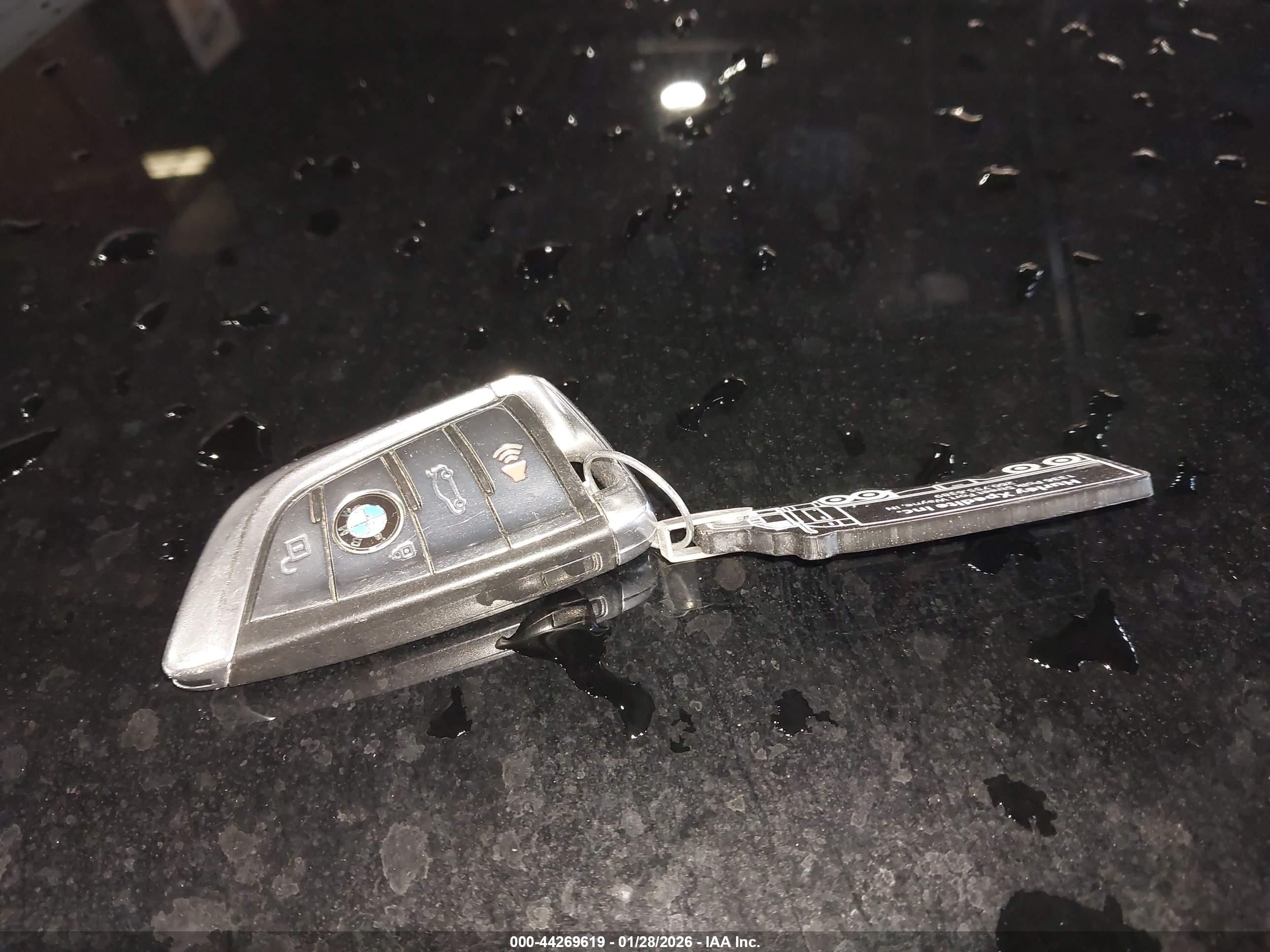 BMW 750I image 11