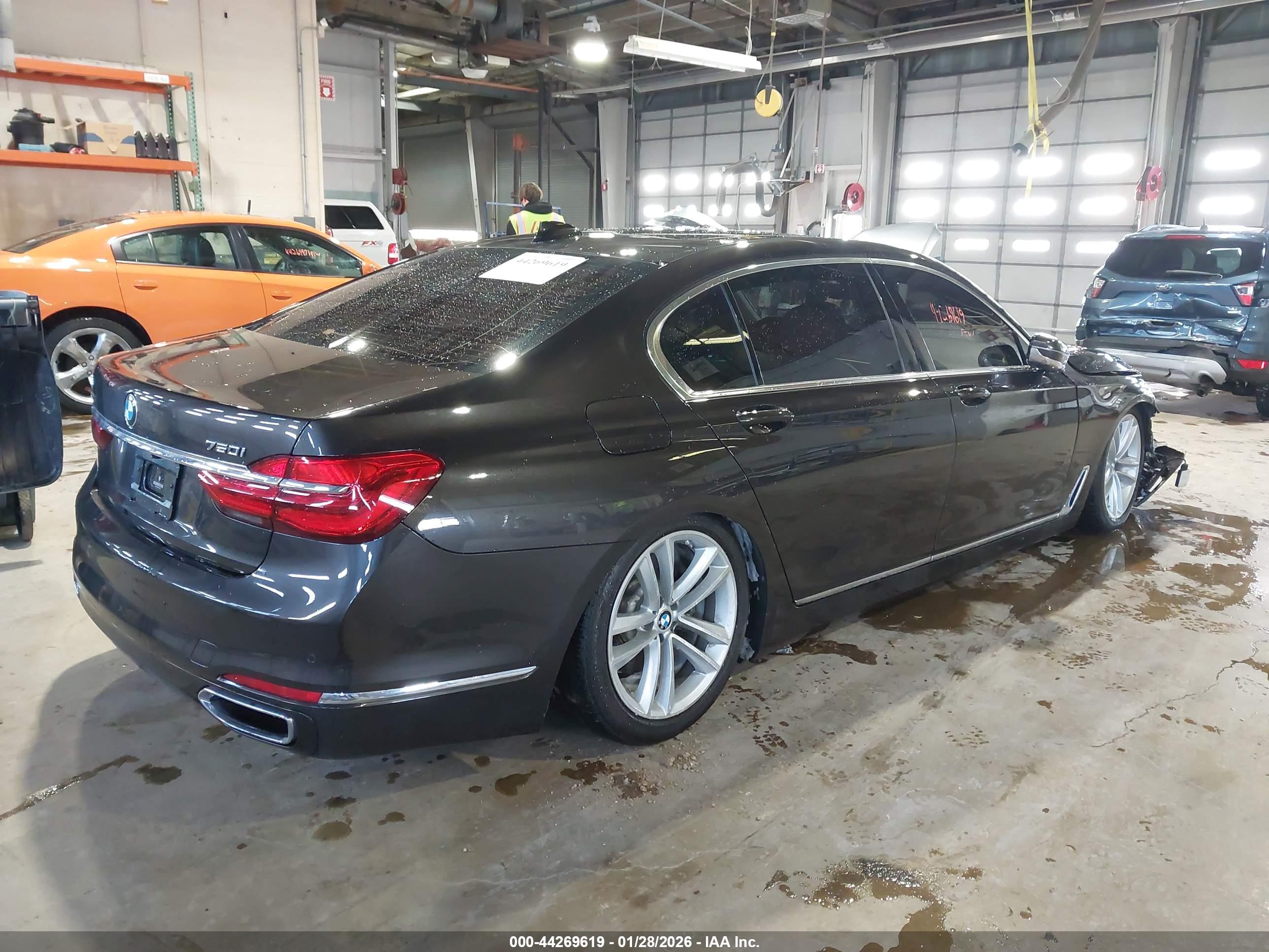 BMW 750I image 4