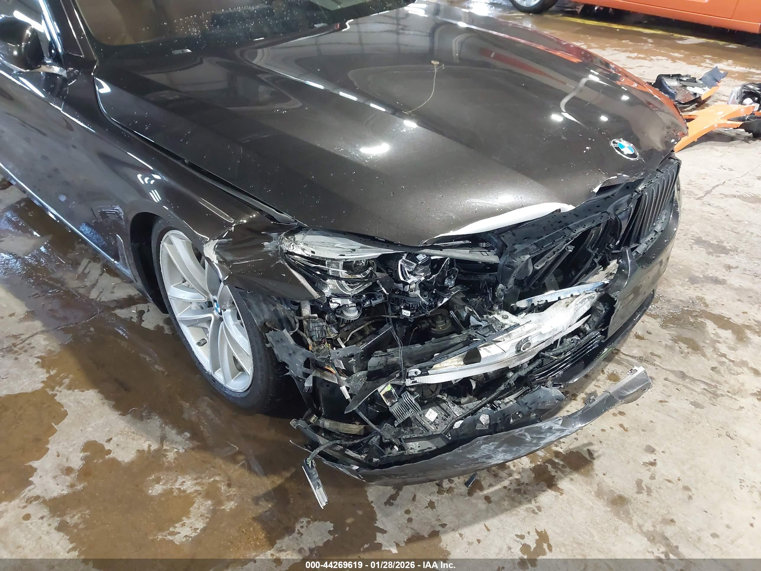 BMW 750I image 6