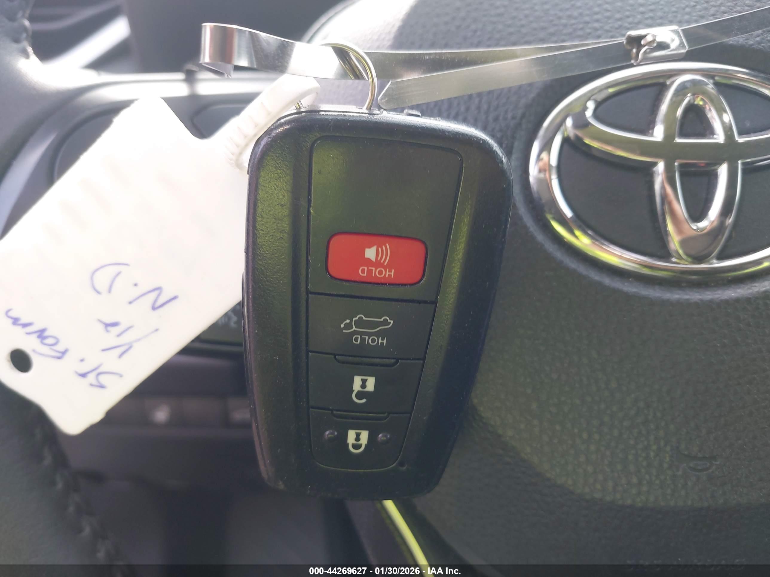 TOYOTA RAV4 image 11
