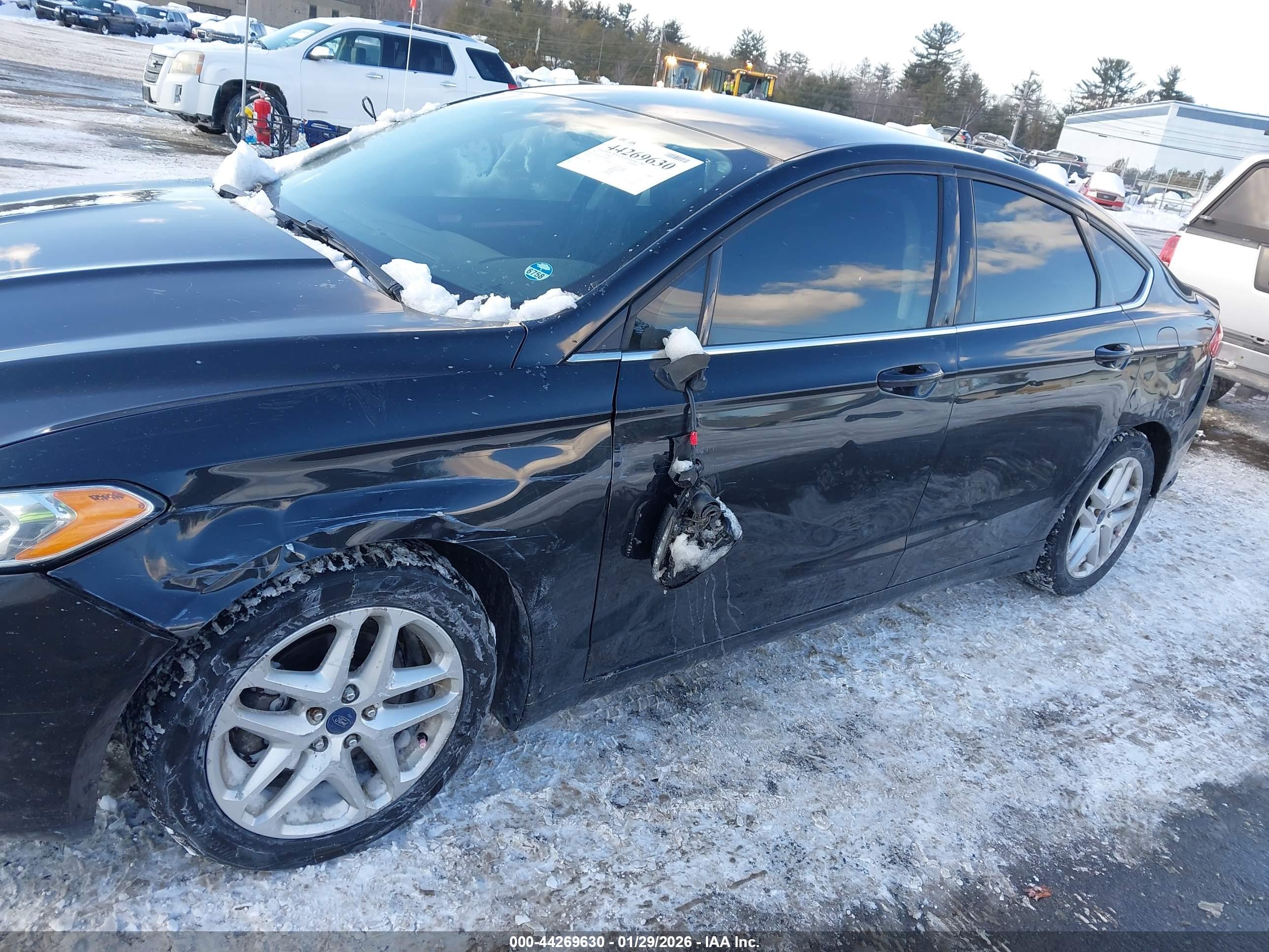 FORD FUSION image 6