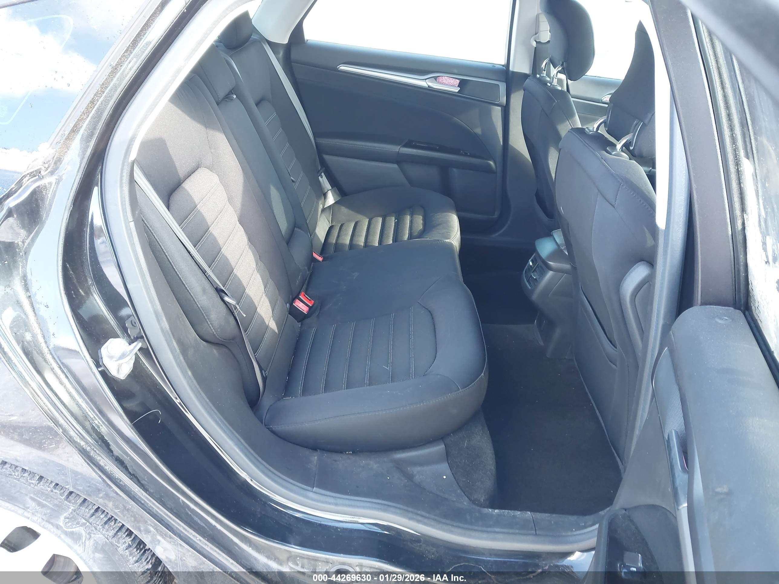 FORD FUSION image 8