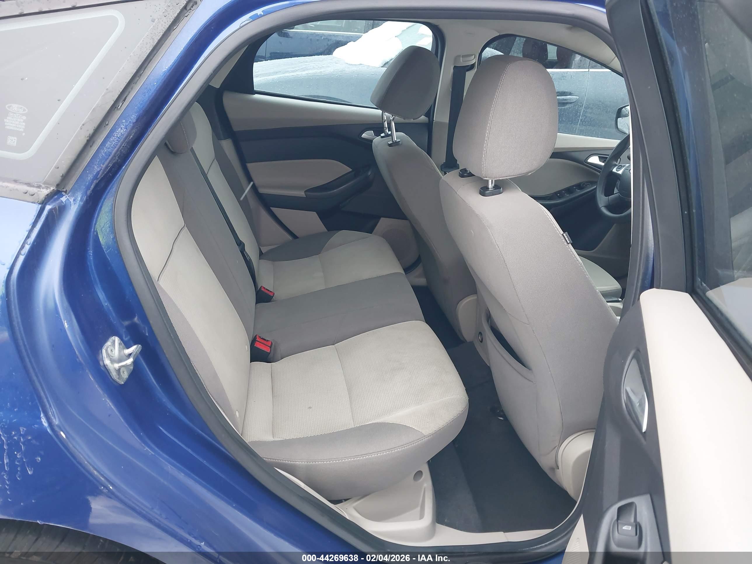 FORD FOCUS image 8
