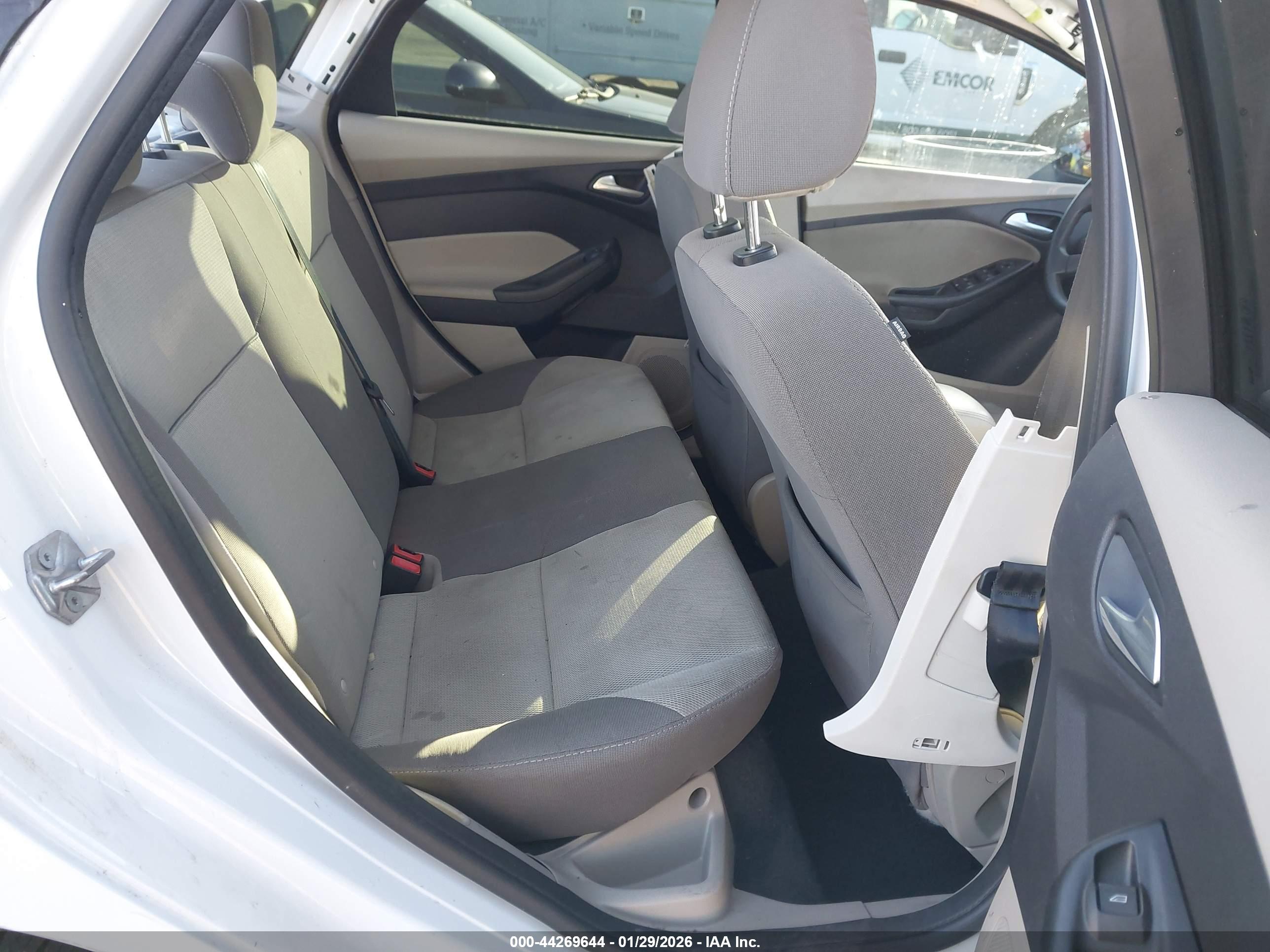 FORD FOCUS image 8